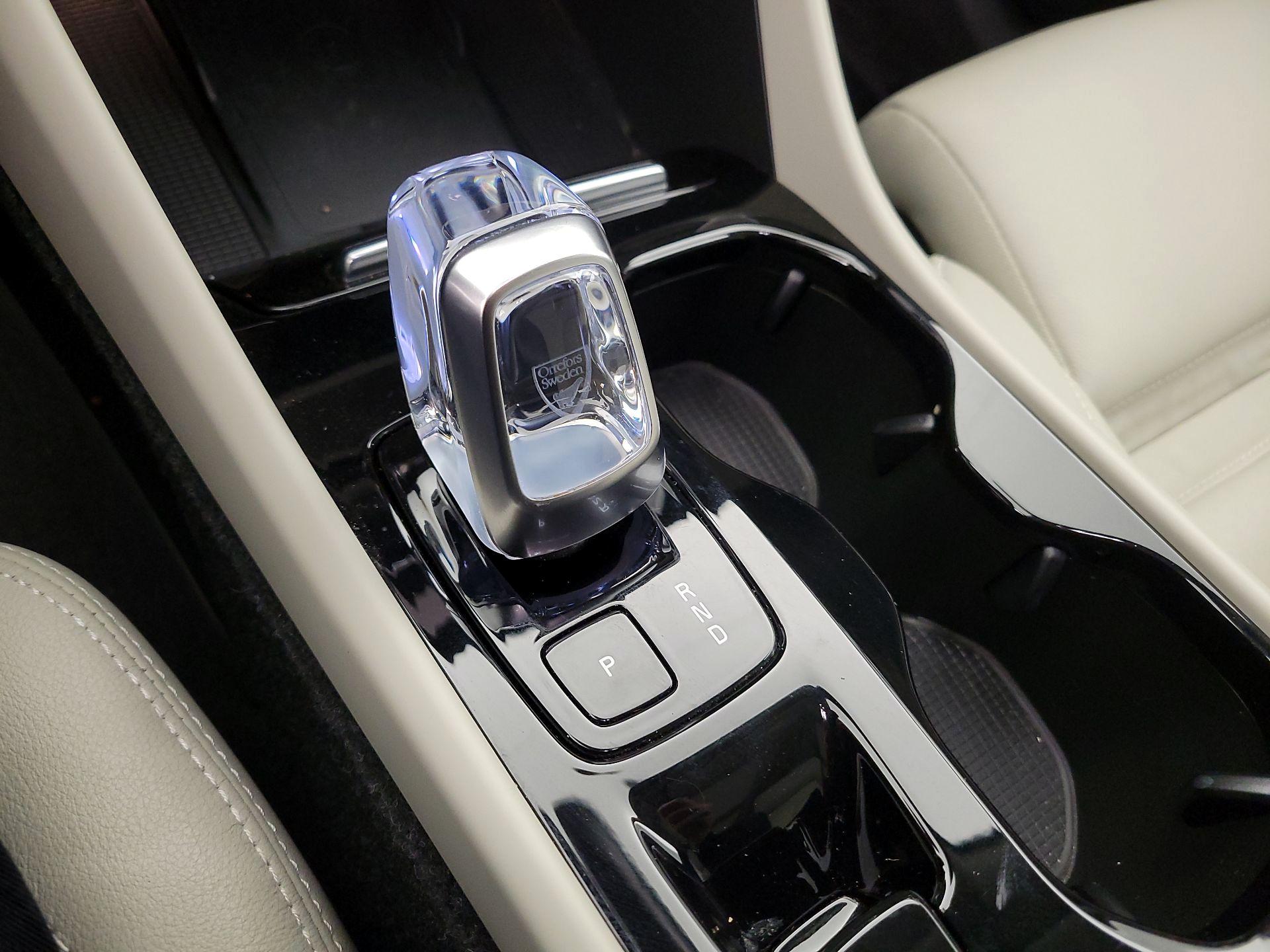 Thumbnail: 2024 Volvo XC40 - 16