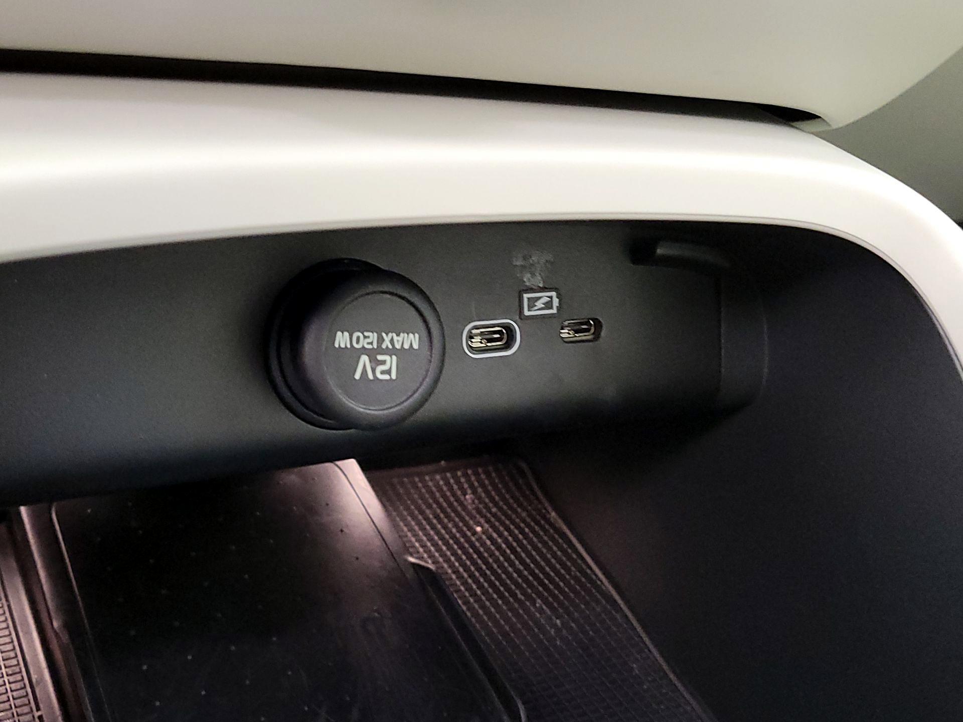 Thumbnail: 2024 Volvo XC40 - 17