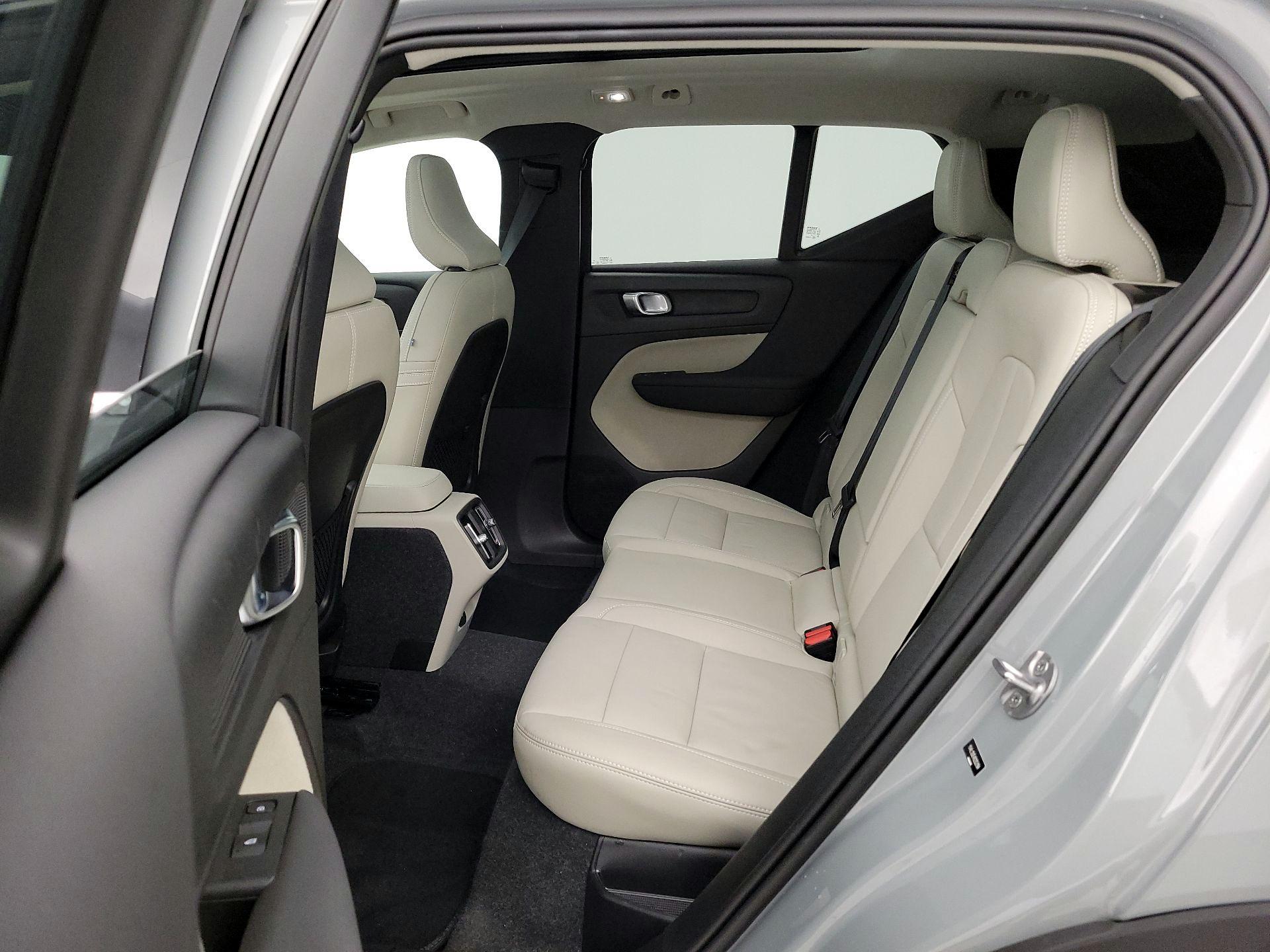 Thumbnail: 2024 Volvo XC40 - 19