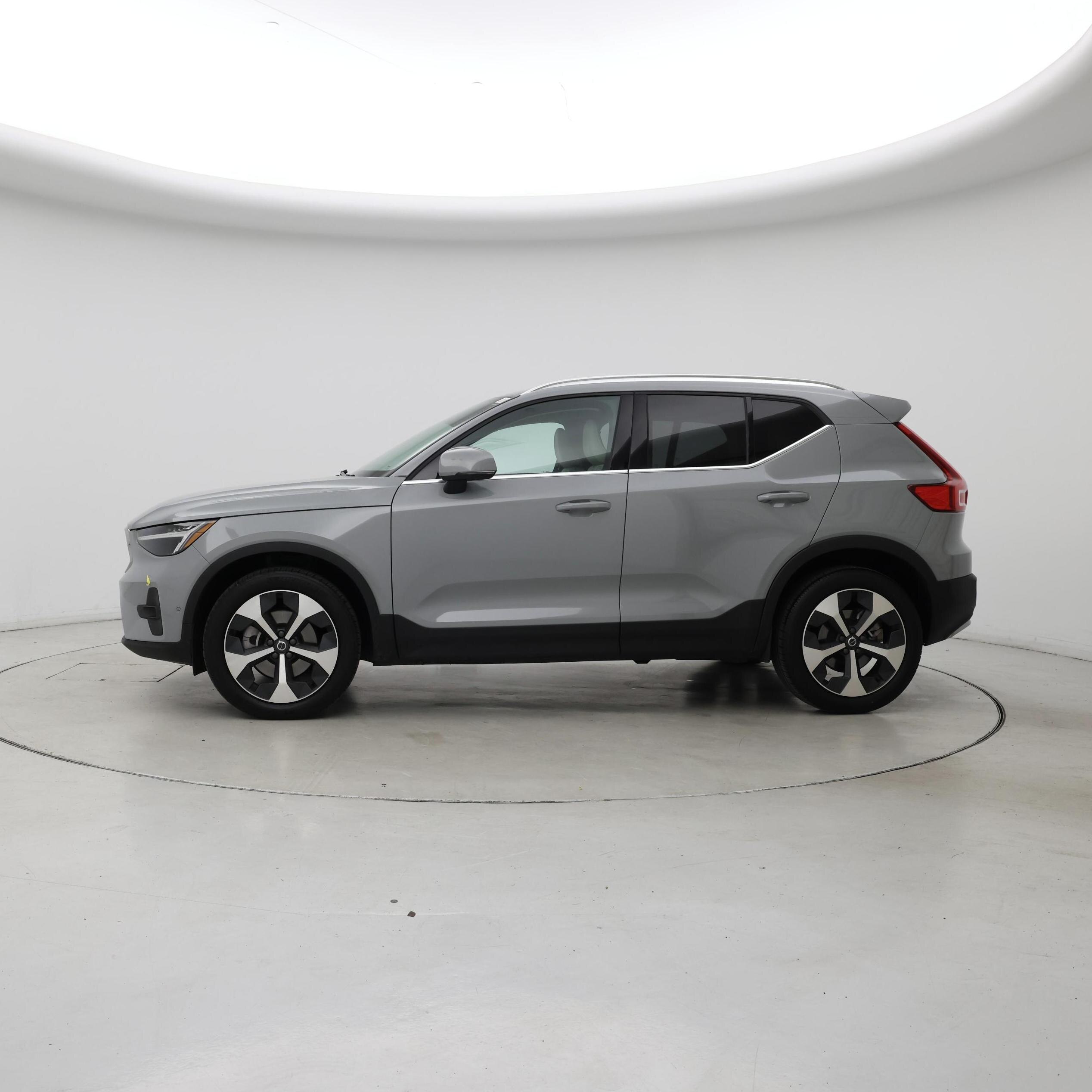 Thumbnail: 2024 Volvo XC40 - 3