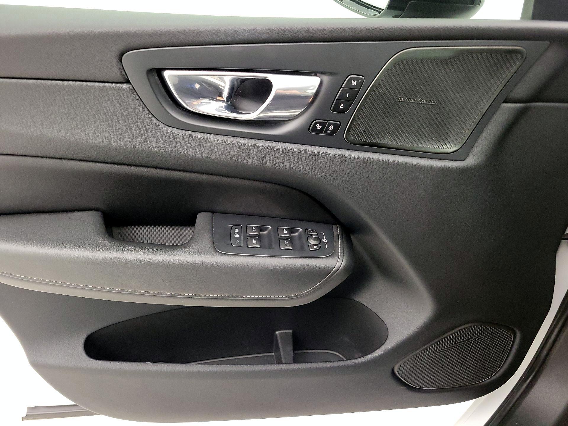 Thumbnail: 2023 Volvo XC60 - 12