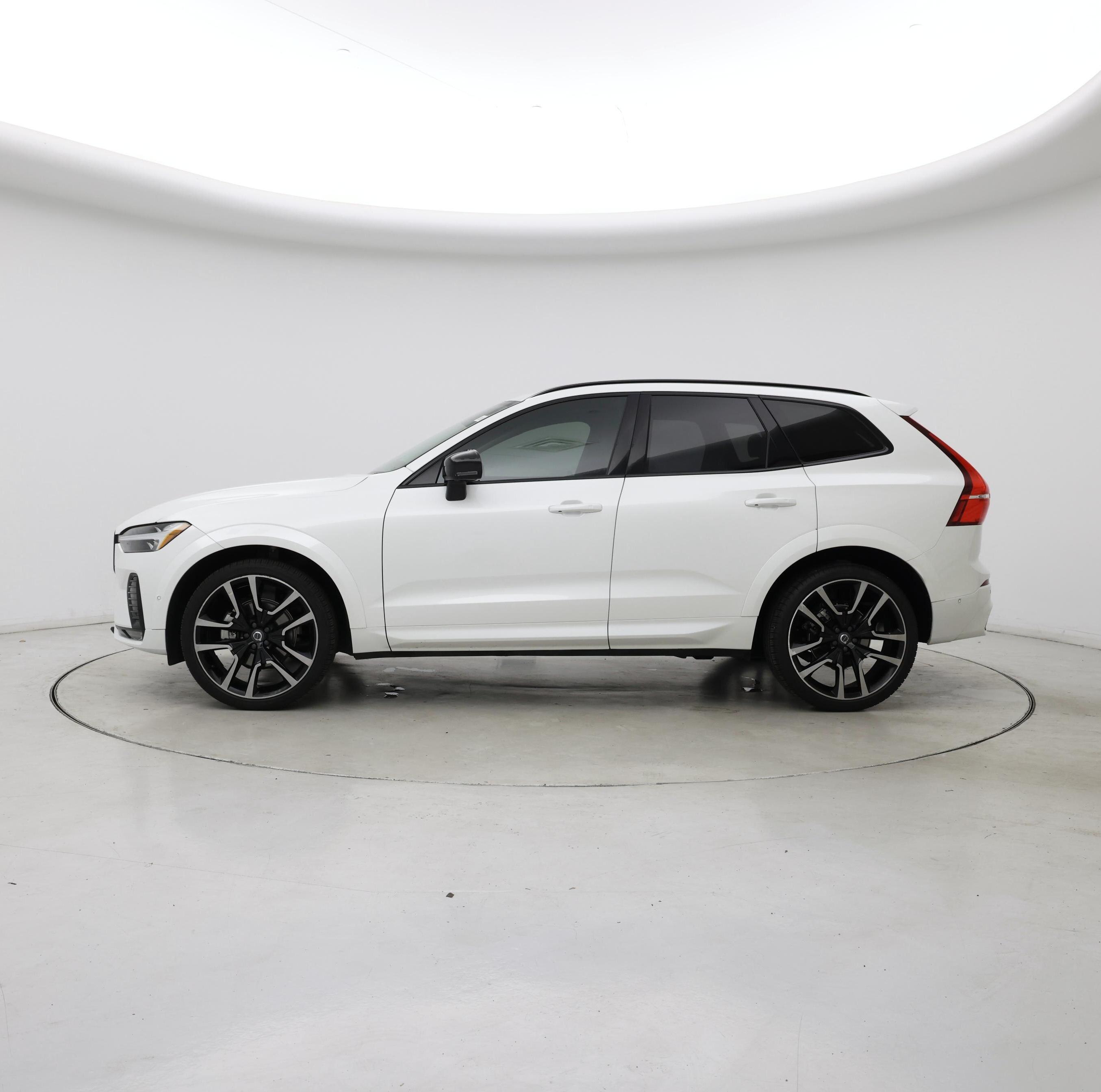 Thumbnail: 2023 Volvo XC60 - 3