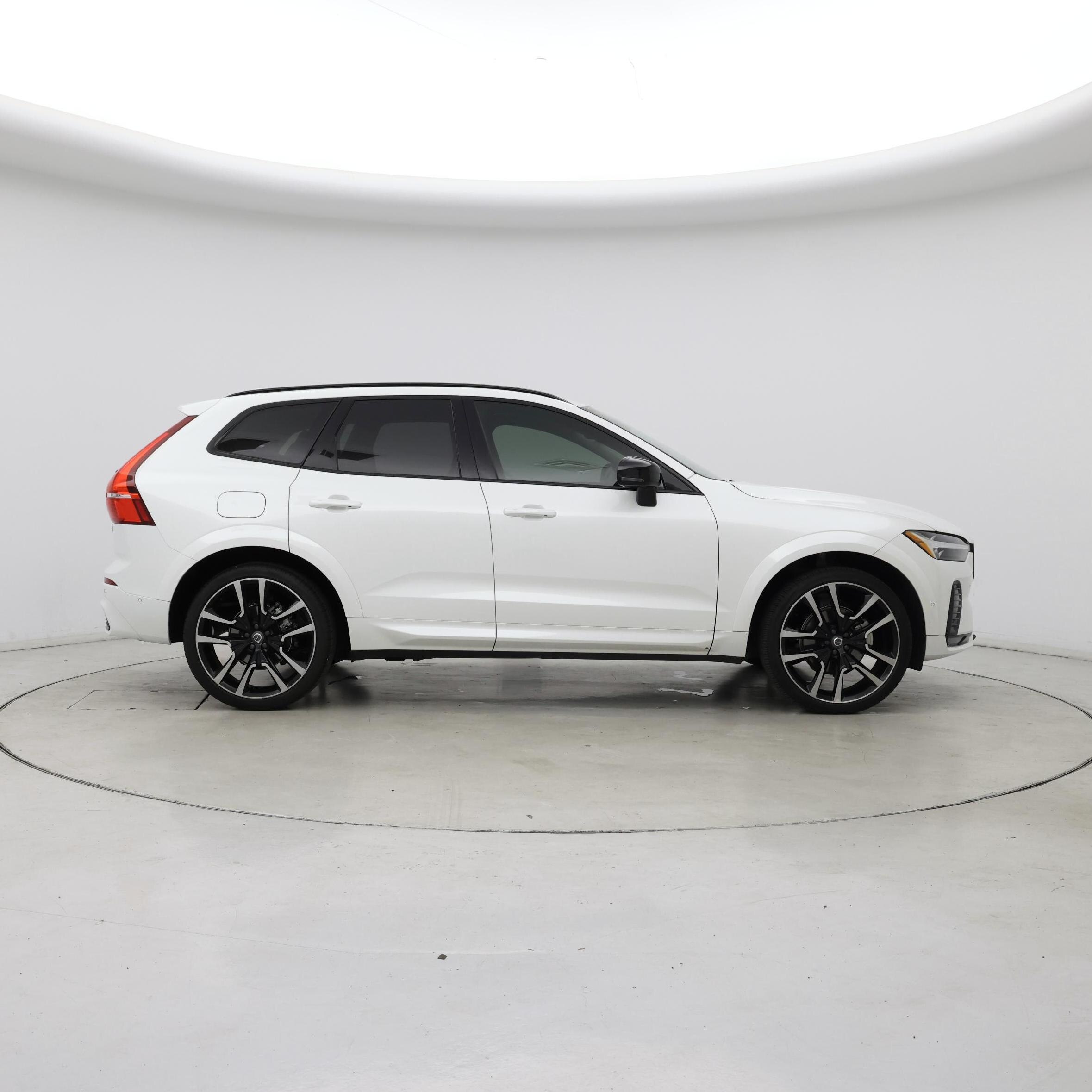 Thumbnail: 2023 Volvo XC60 - 7