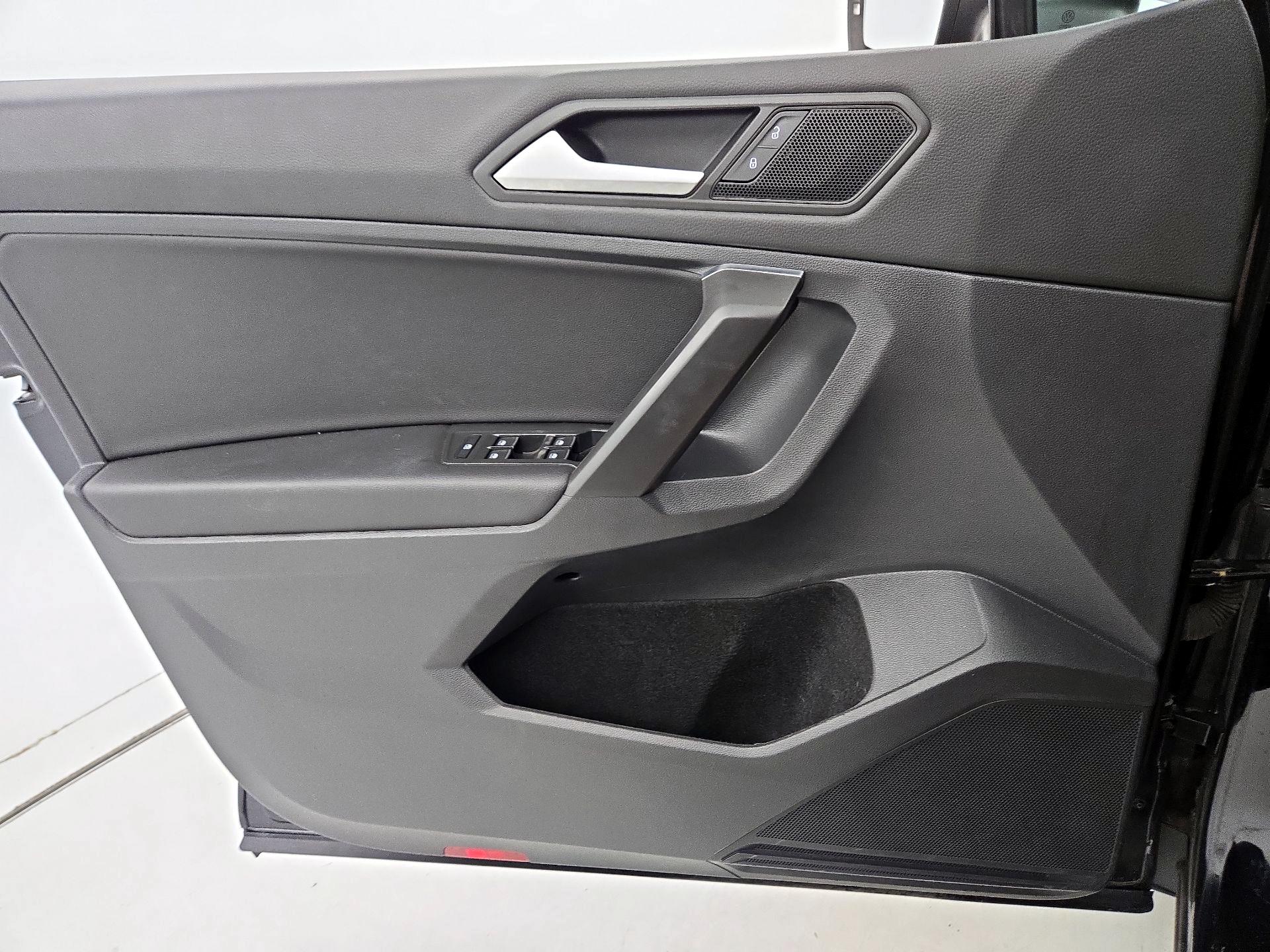 Thumbnail: 2021 Volkswagen Tiguan - 12