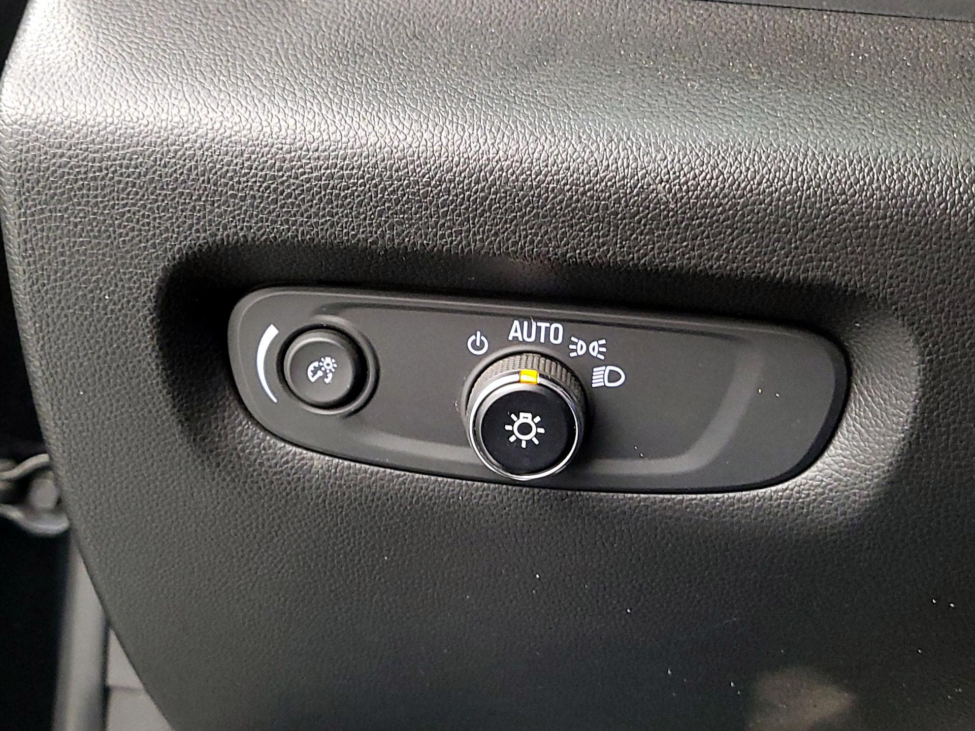 Thumbnail: 2022 Chevrolet Traverse - 13