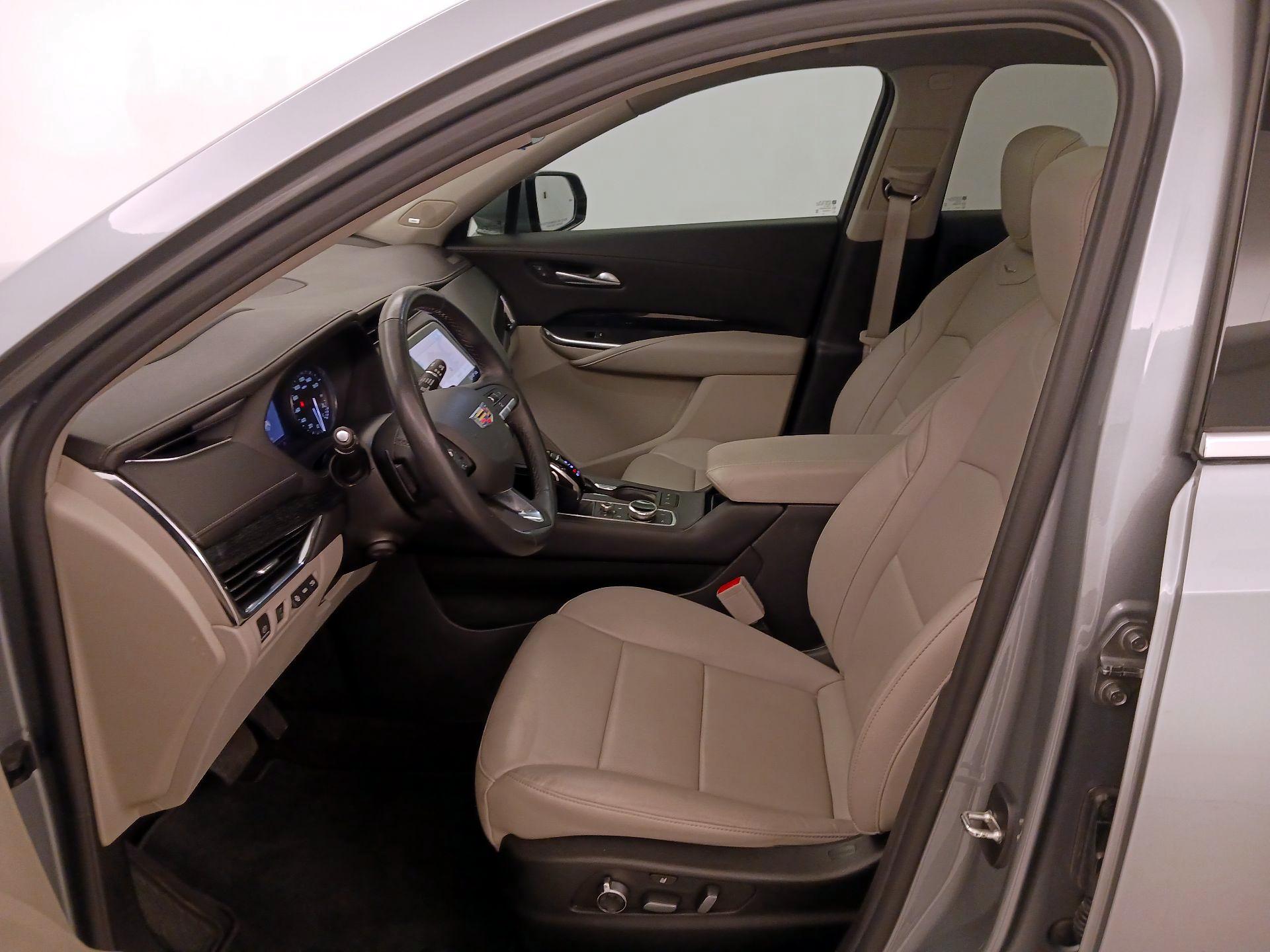 Thumbnail: 2023 Cadillac XT4 - 11