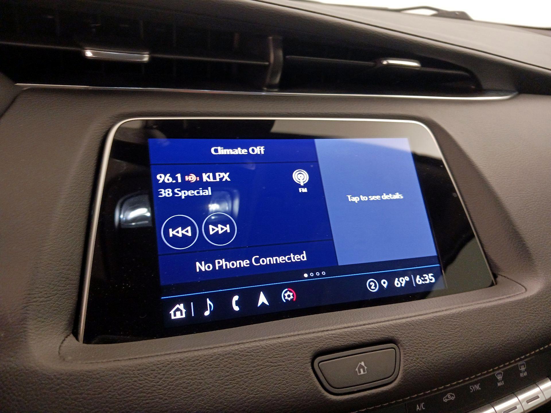 Thumbnail: 2023 Cadillac XT4 - 16