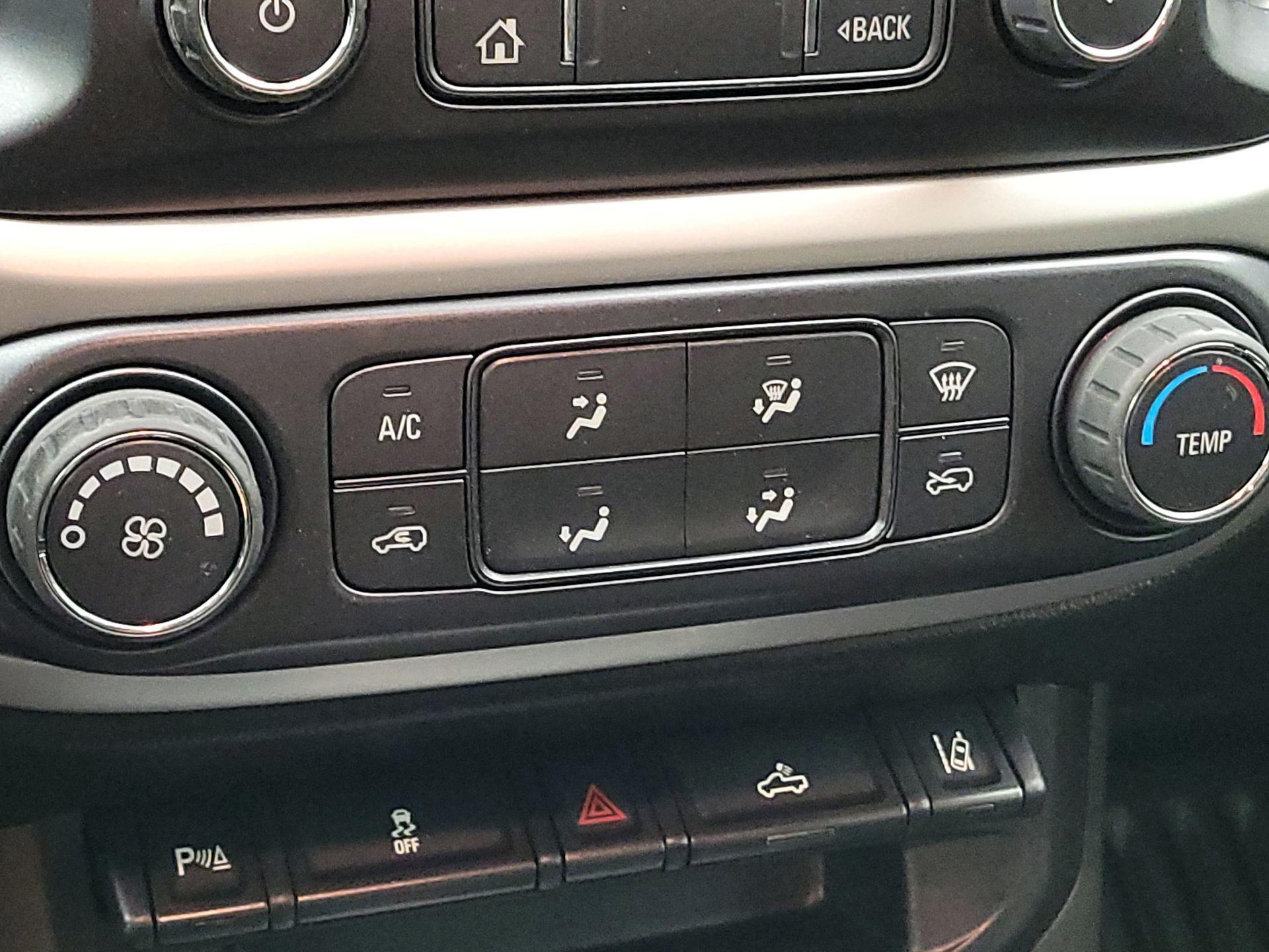 Thumbnail: 2022 Chevrolet Colorado - 16