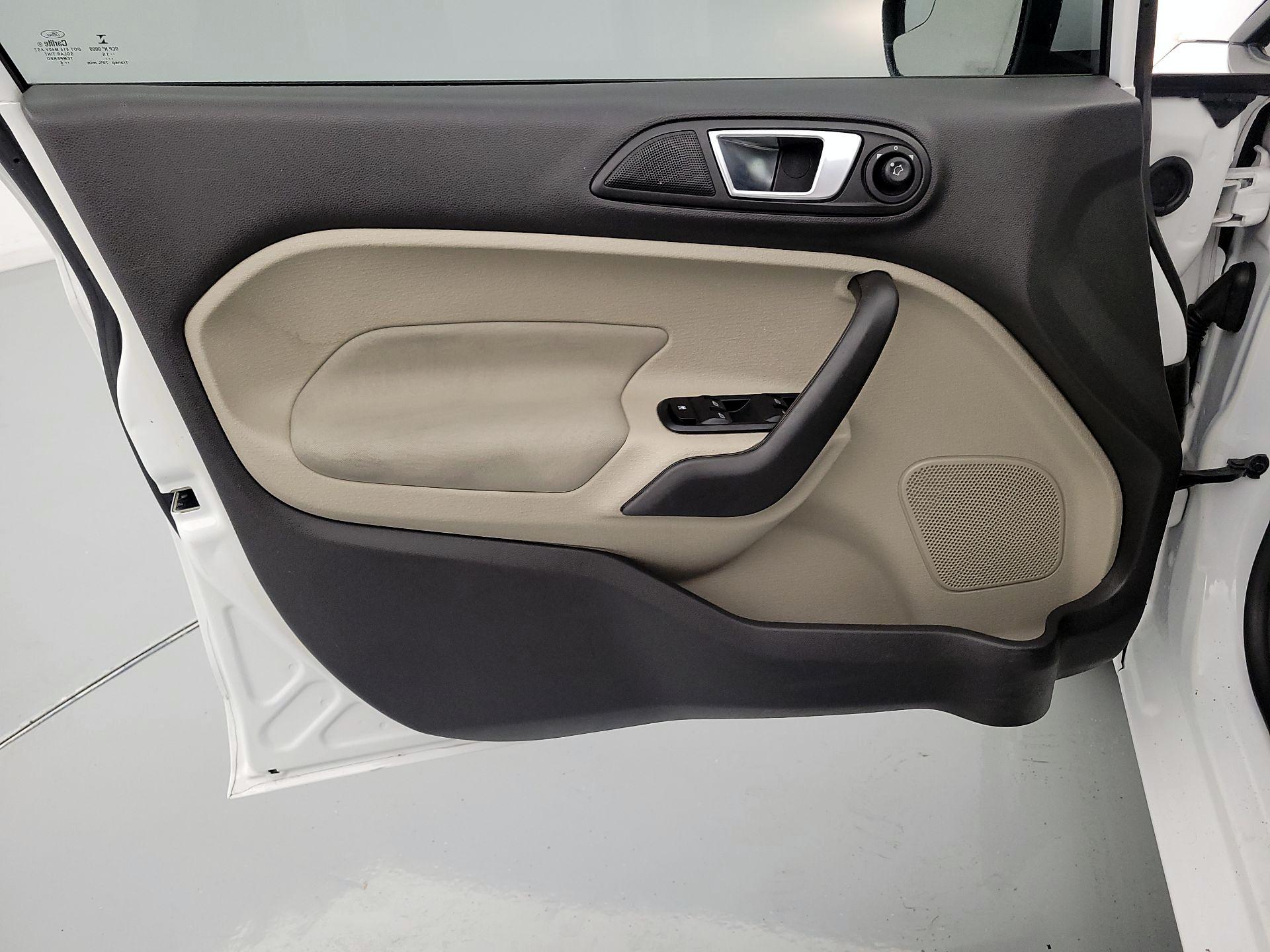 Thumbnail: 2015 Ford Fiesta - 12