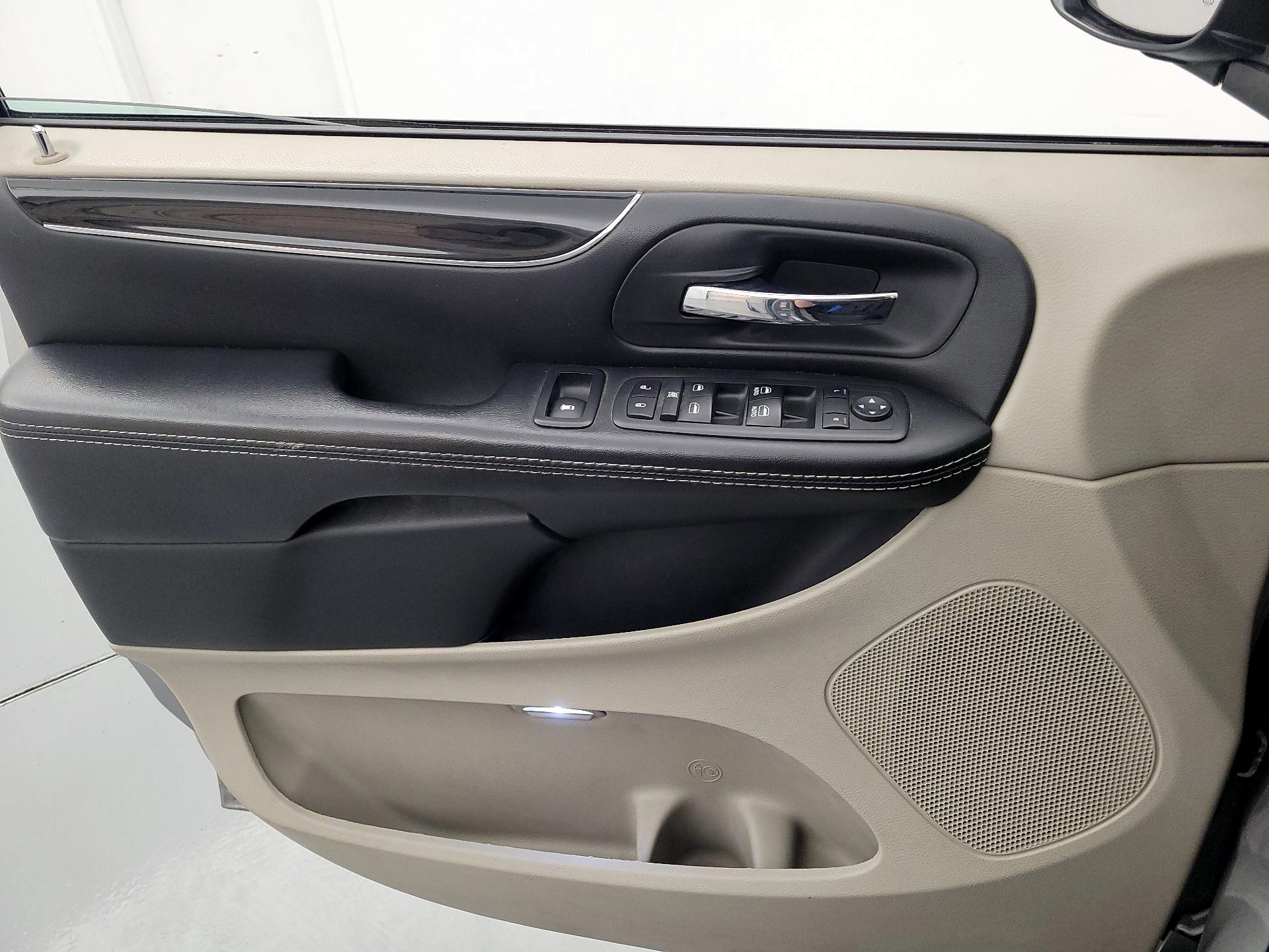 Thumbnail: 2017 Dodge Grand Caravan - 12