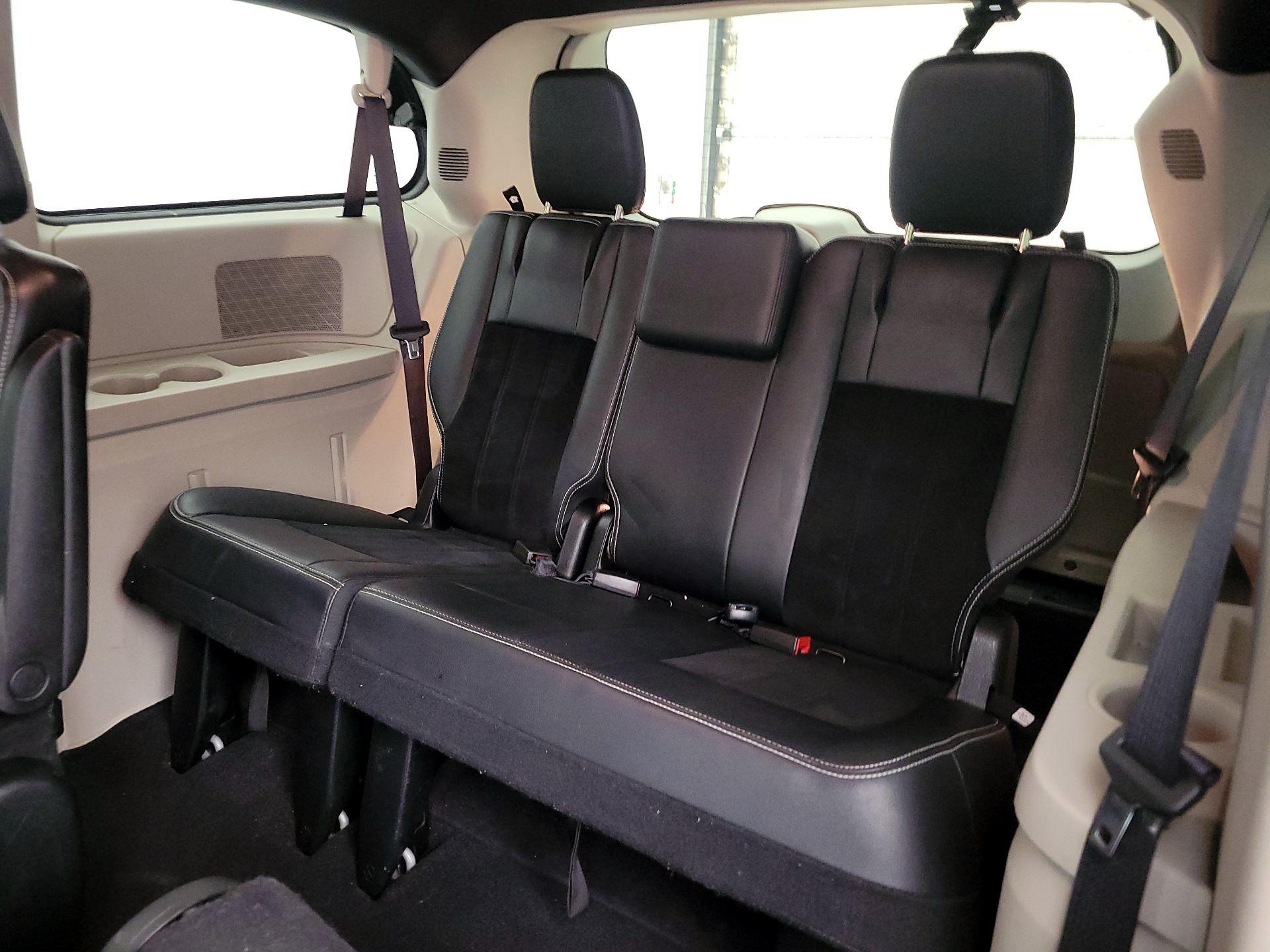 Thumbnail: 2017 Dodge Grand Caravan - 19