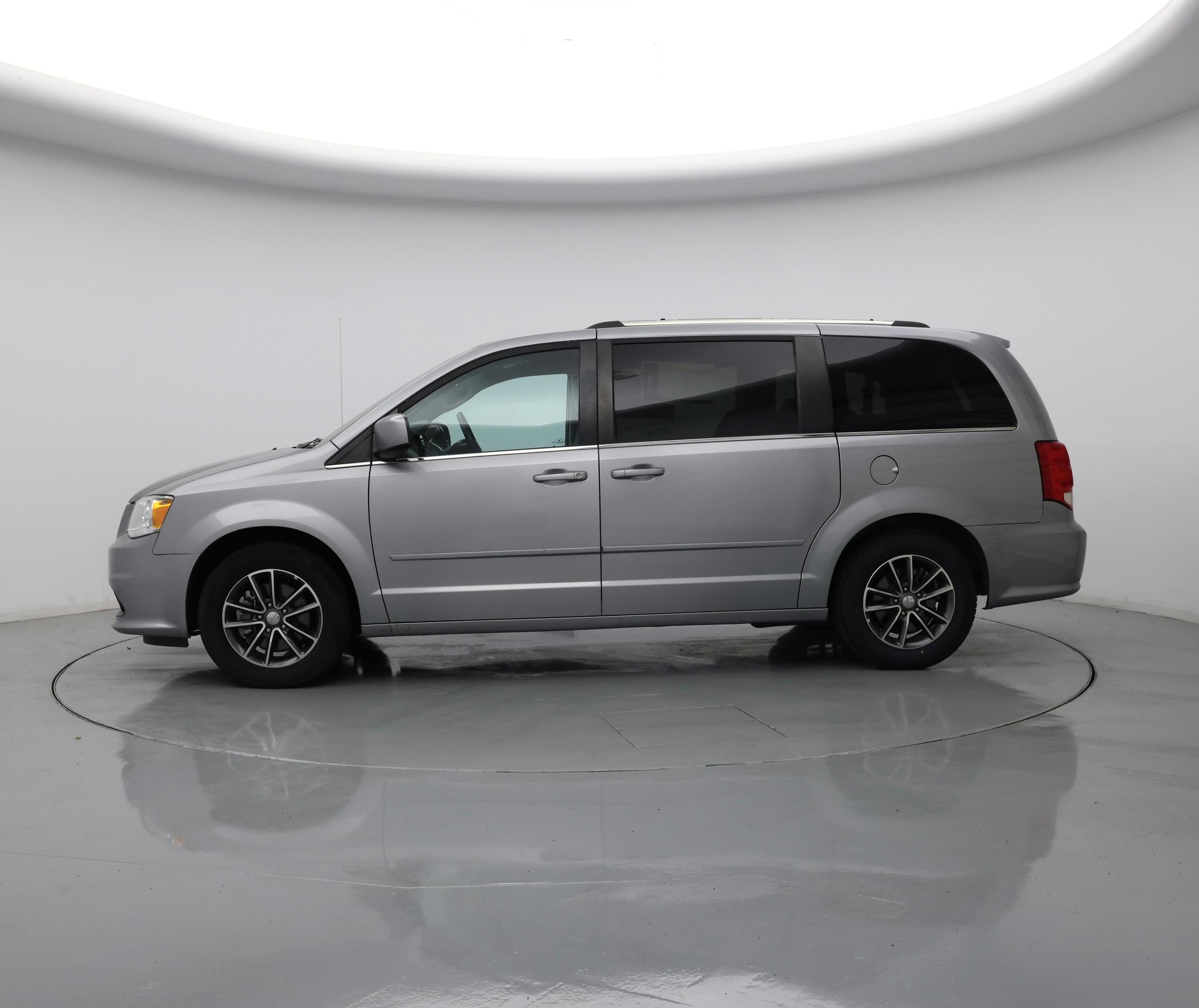 Thumbnail: 2017 Dodge Grand Caravan - 3