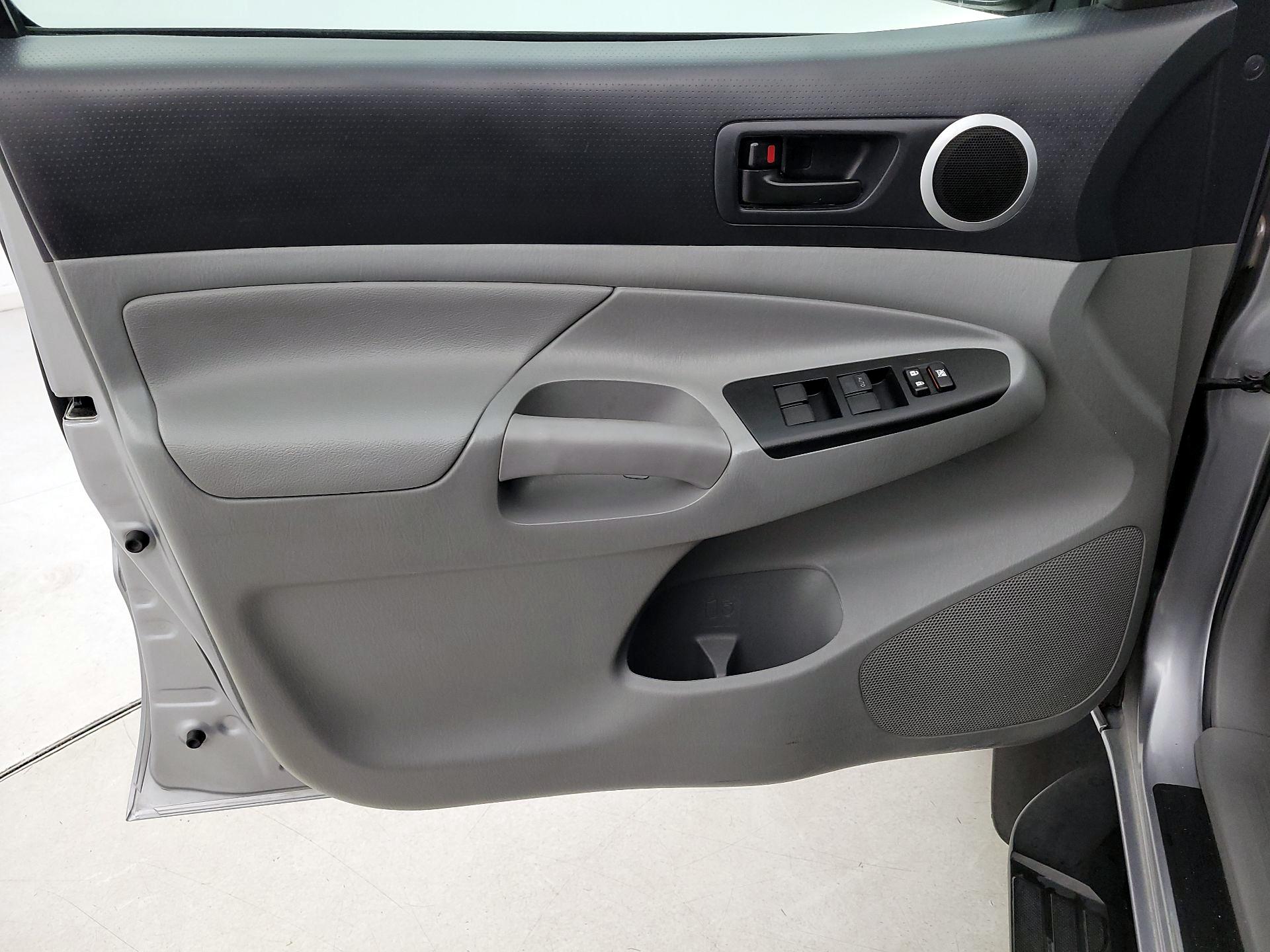 Thumbnail: 2015 Toyota Tacoma - 12