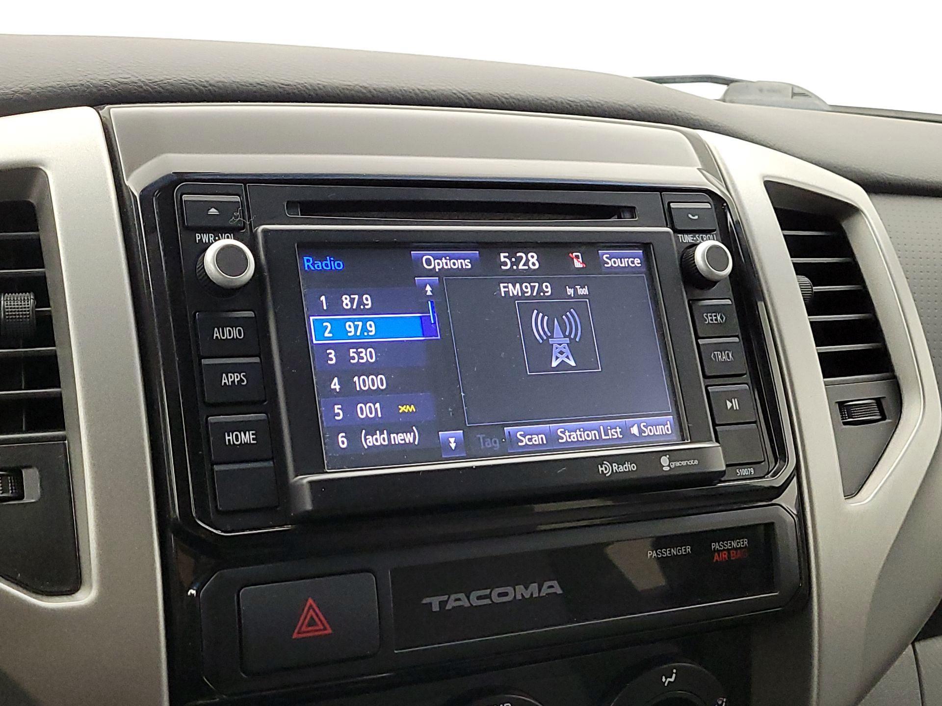 Thumbnail: 2015 Toyota Tacoma - 15