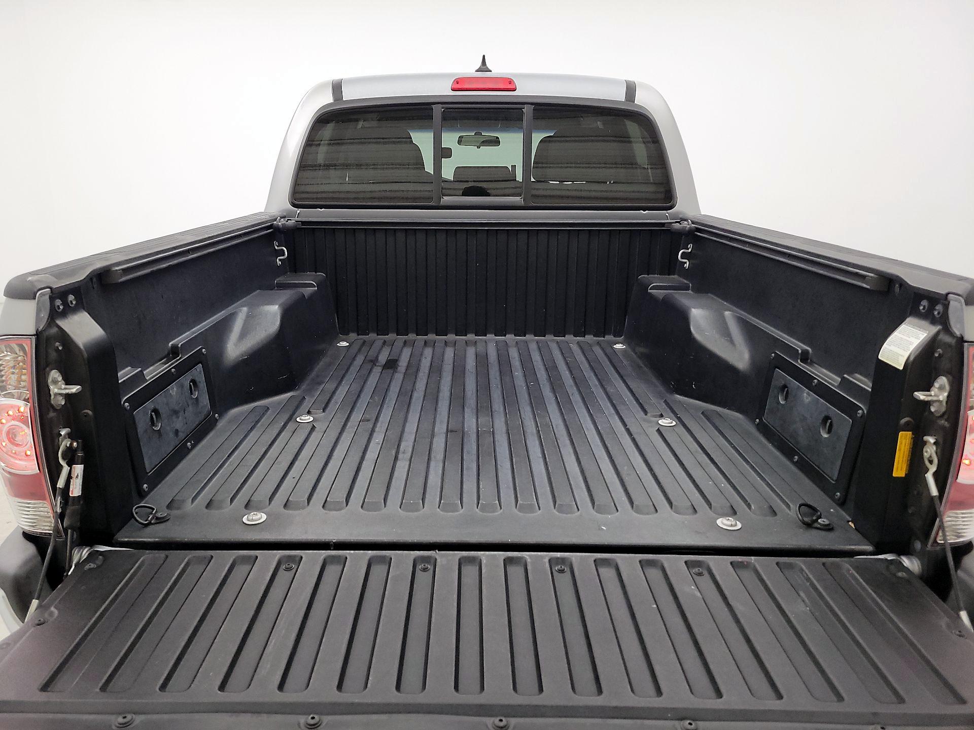 Thumbnail: 2015 Toyota Tacoma - 20