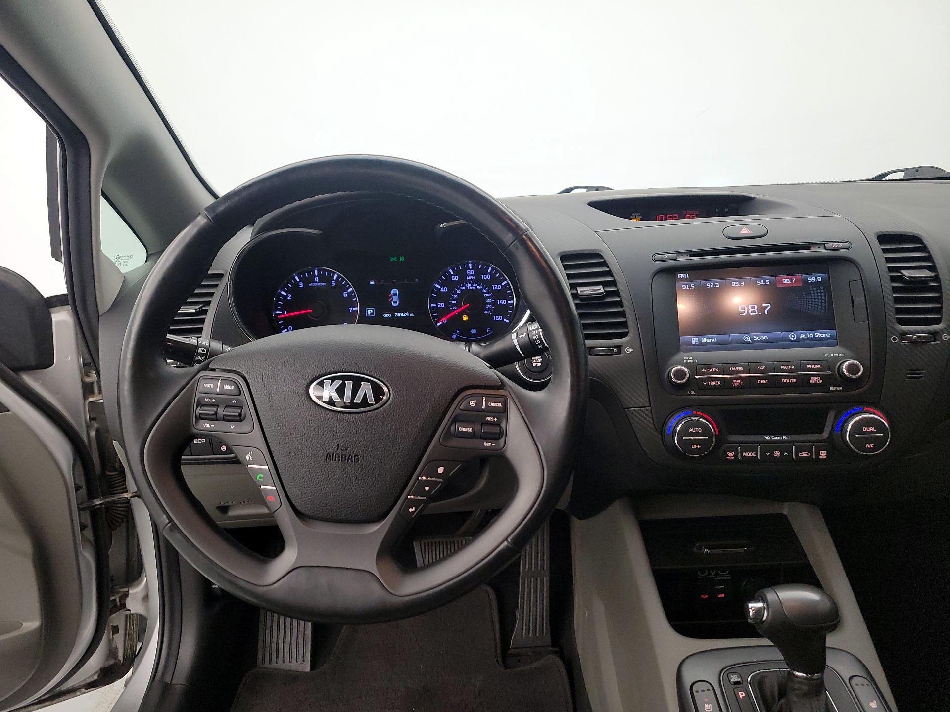 Thumbnail: 2015 Kia Forte - 10