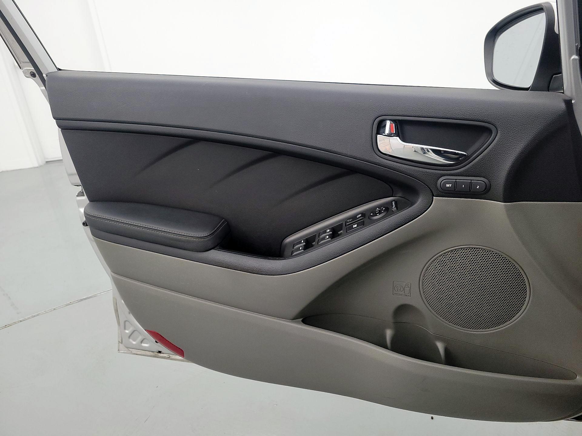 Thumbnail: 2015 Kia Forte - 12