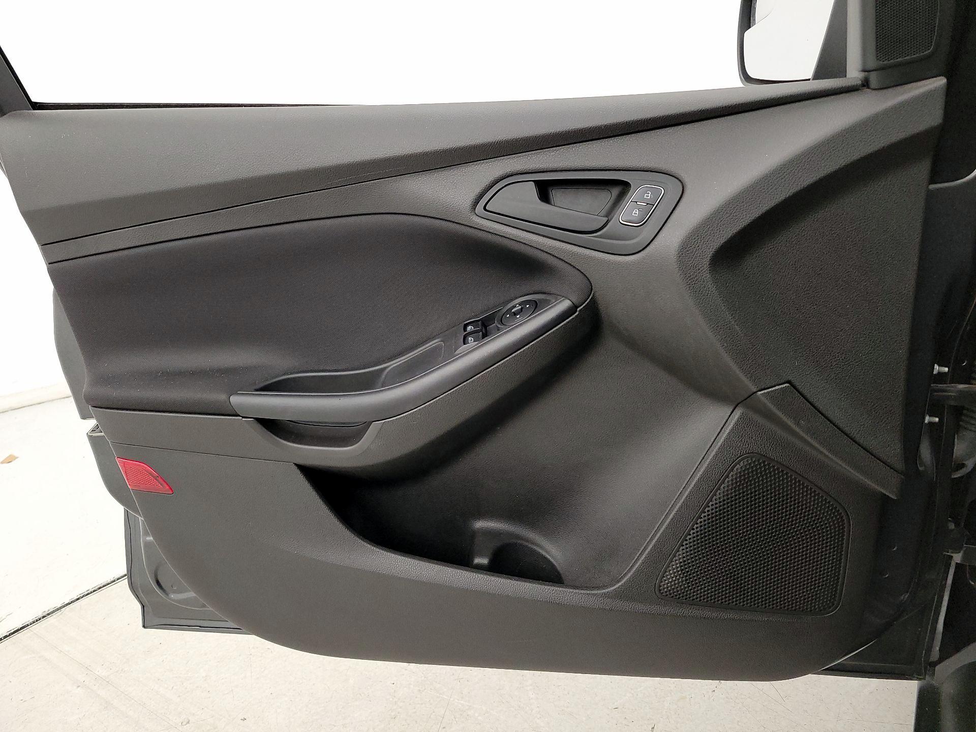 Thumbnail: 2016 Ford Focus - 12