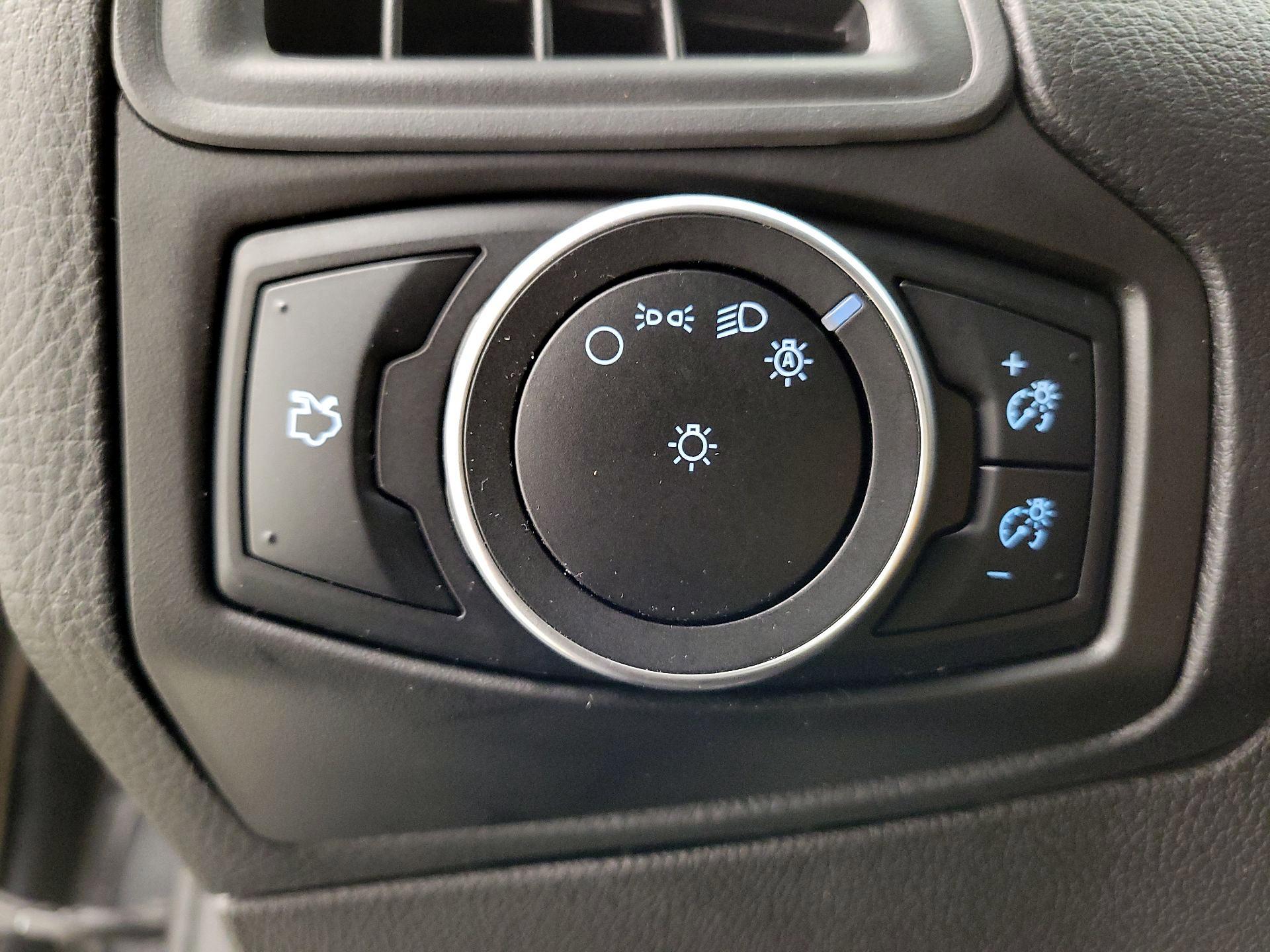 Thumbnail: 2016 Ford Focus - 13