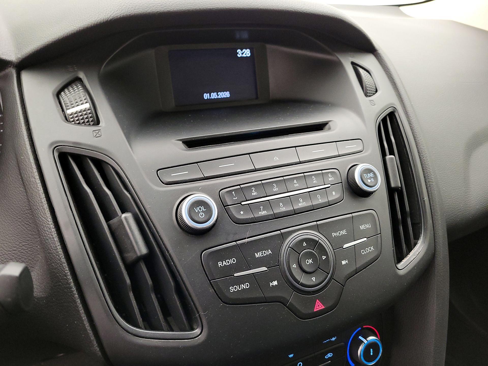 Thumbnail: 2016 Ford Focus - 15