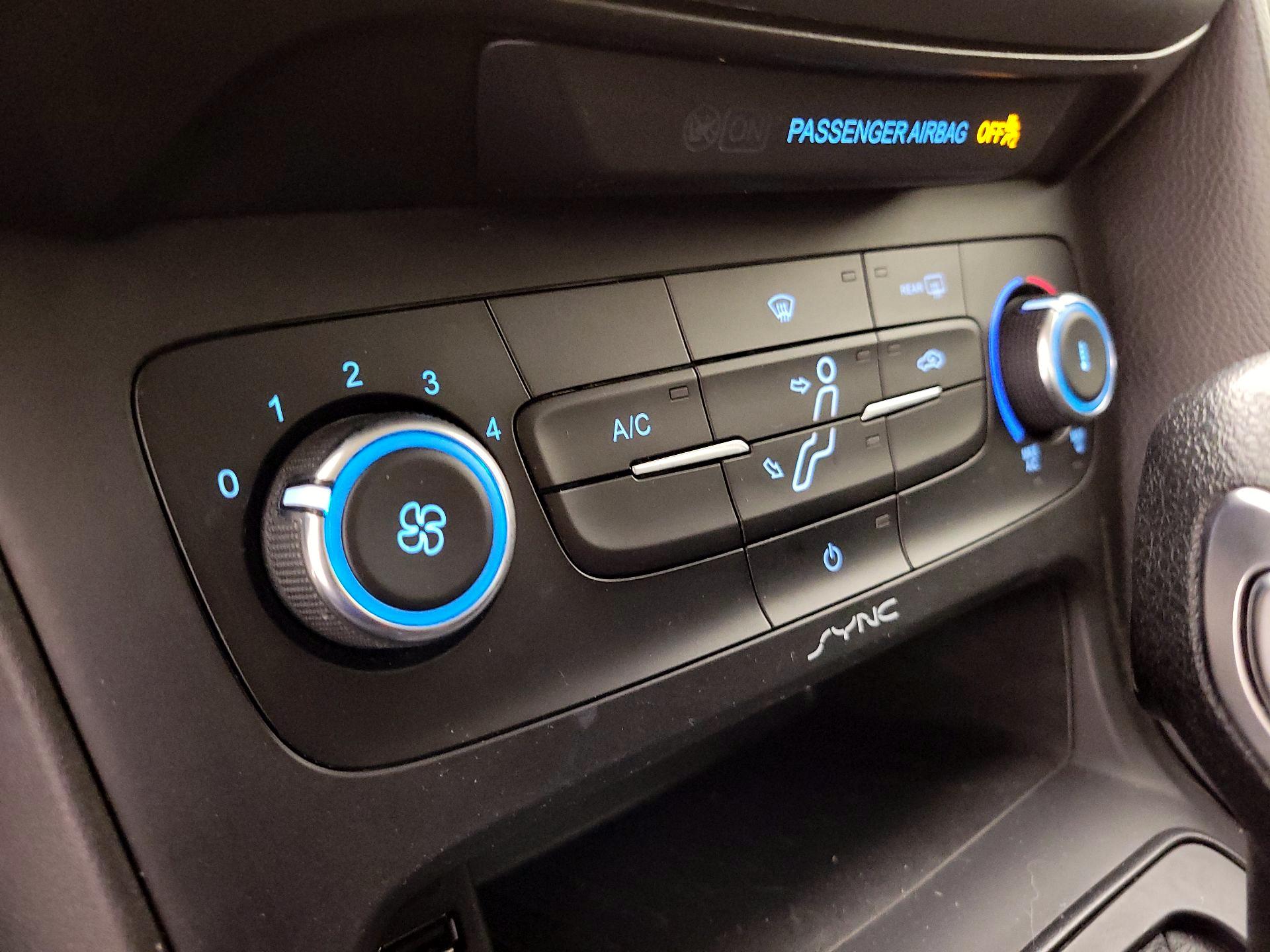 Thumbnail: 2016 Ford Focus - 16