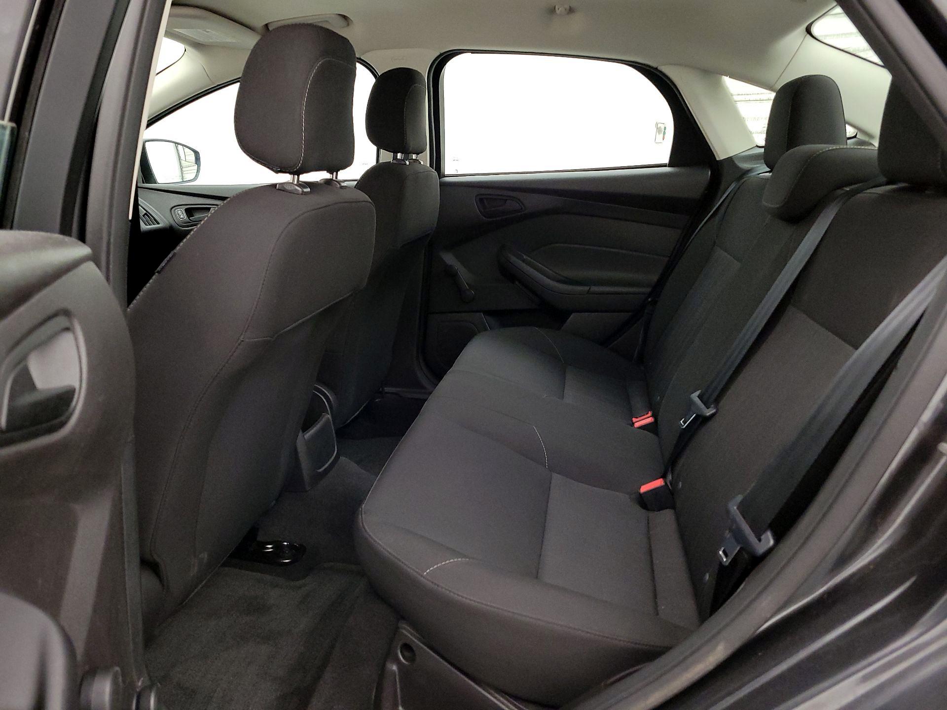 Thumbnail: 2016 Ford Focus - 19