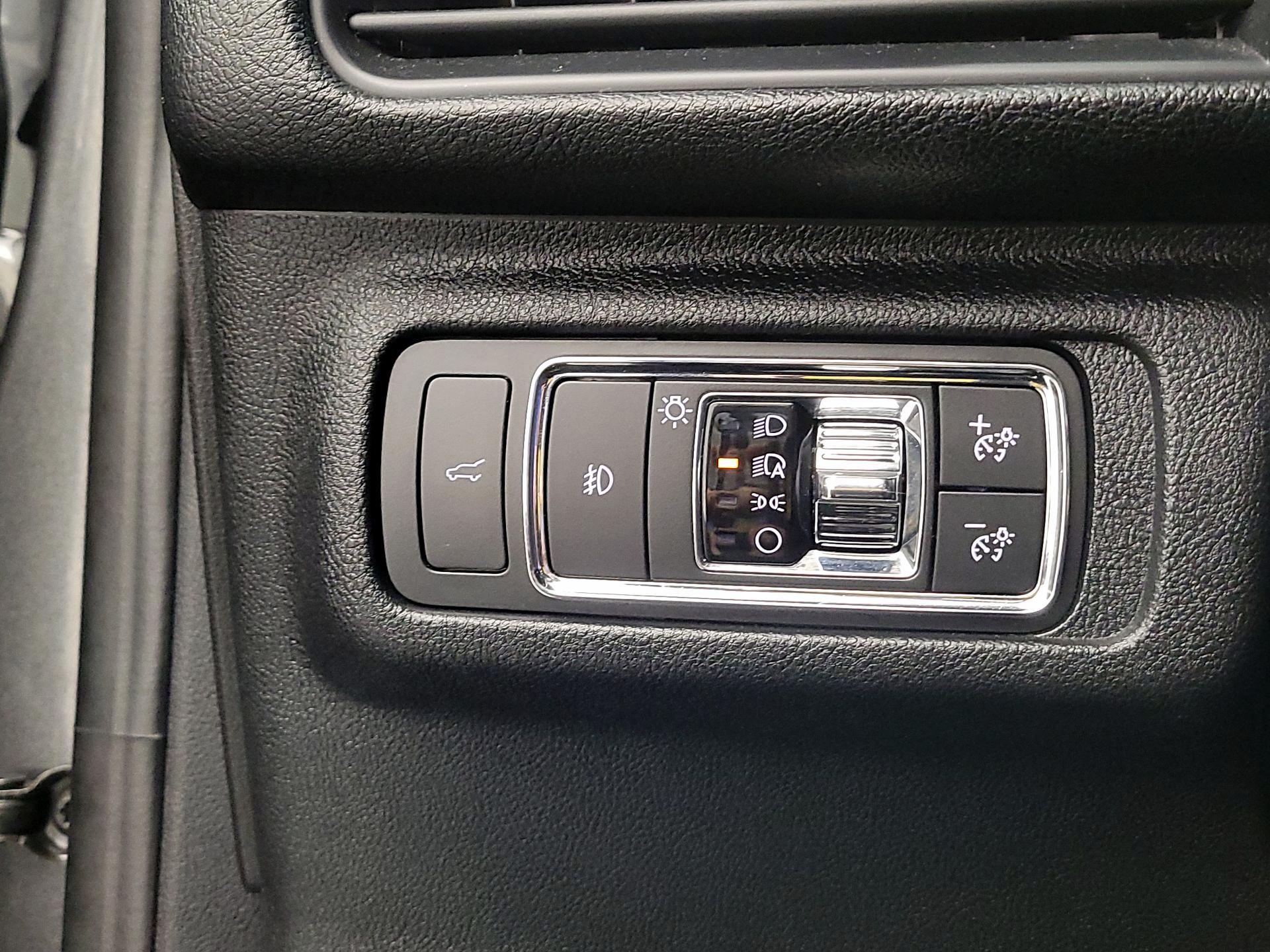 Thumbnail: 2020 Lincoln Corsair - 13