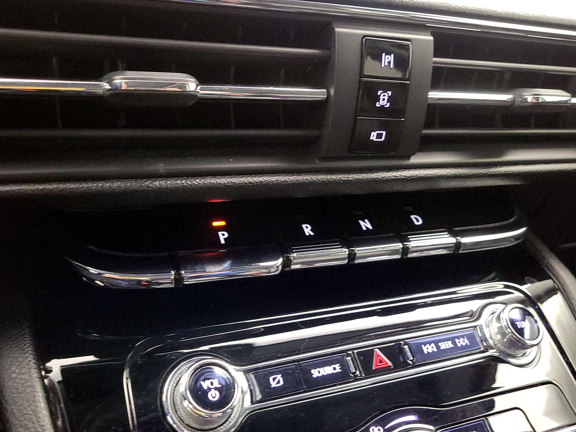 Thumbnail: 2020 Lincoln Corsair - 18