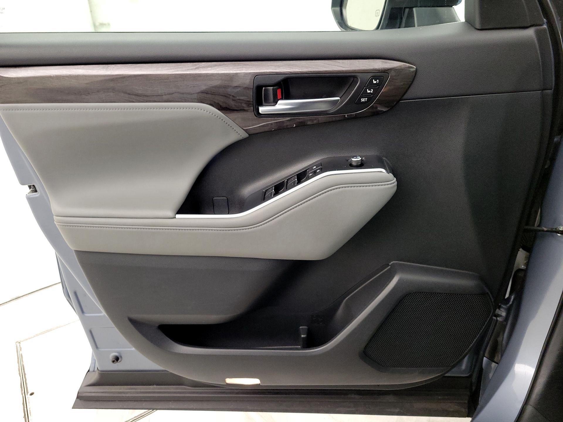 Thumbnail: 2024 Toyota Highlander - 12