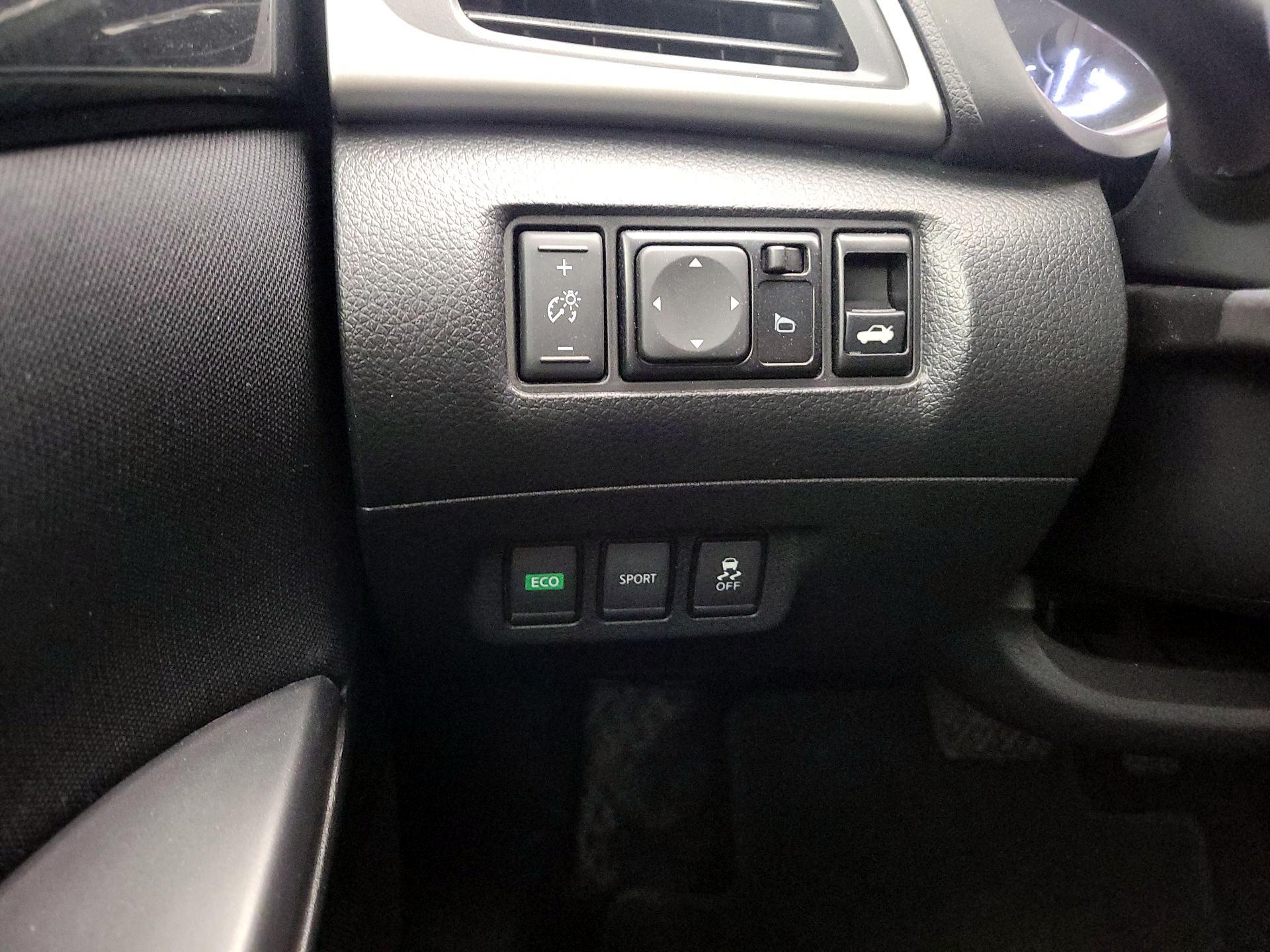 Thumbnail: 2017 Nissan Sentra - 13