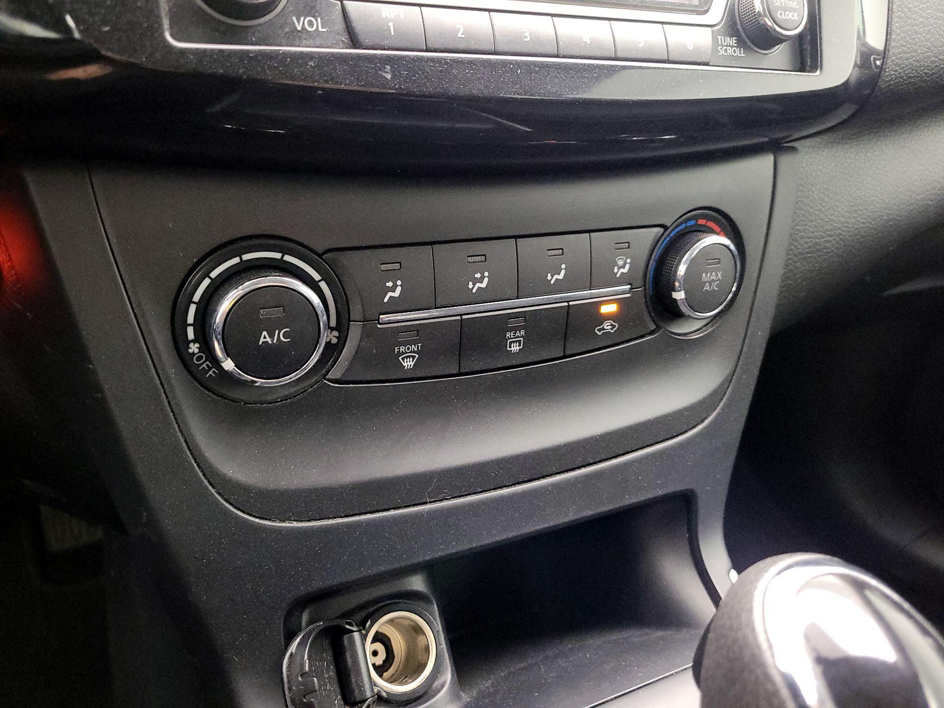 Thumbnail: 2017 Nissan Sentra - 16