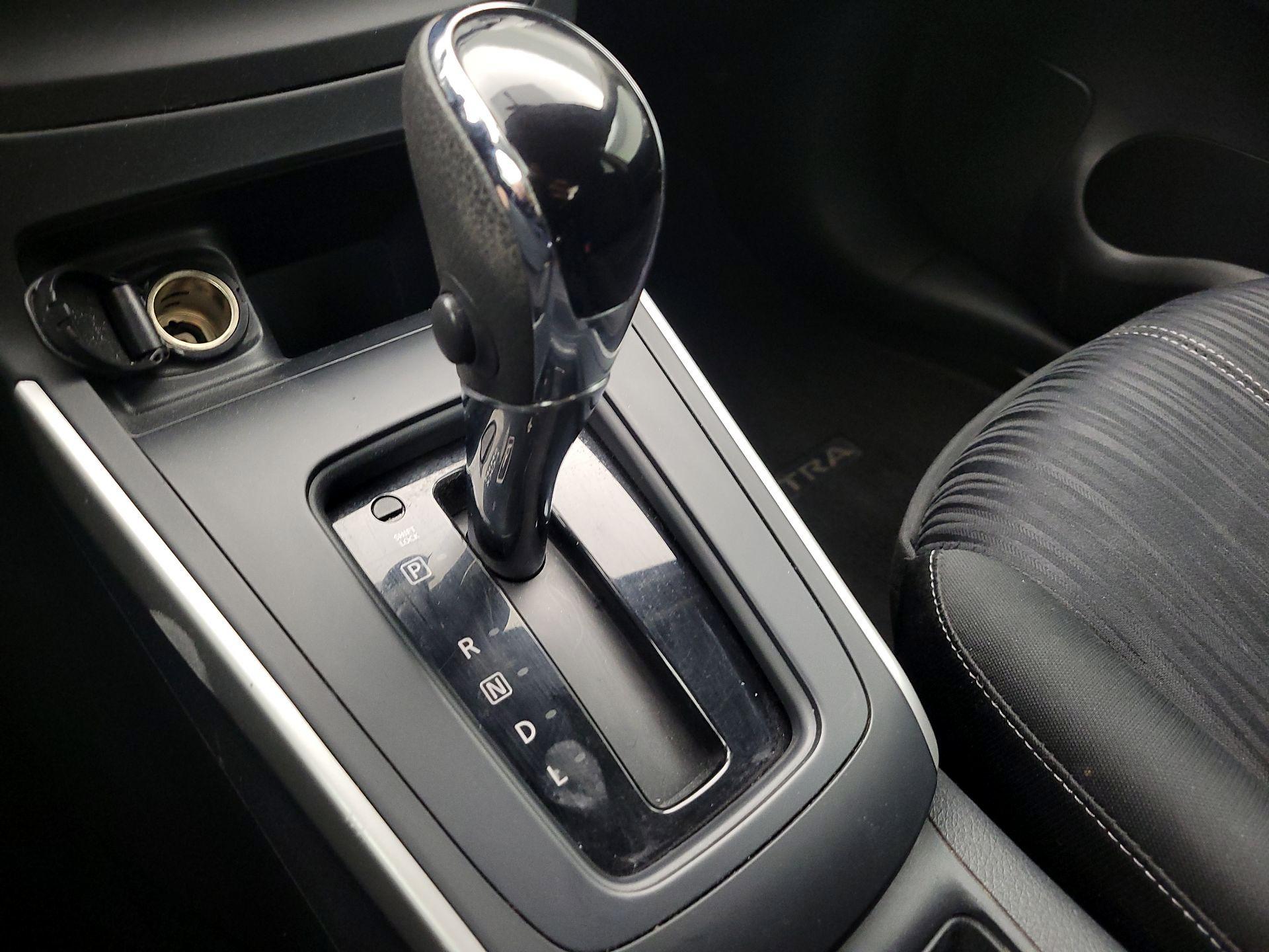 Thumbnail: 2017 Nissan Sentra - 17