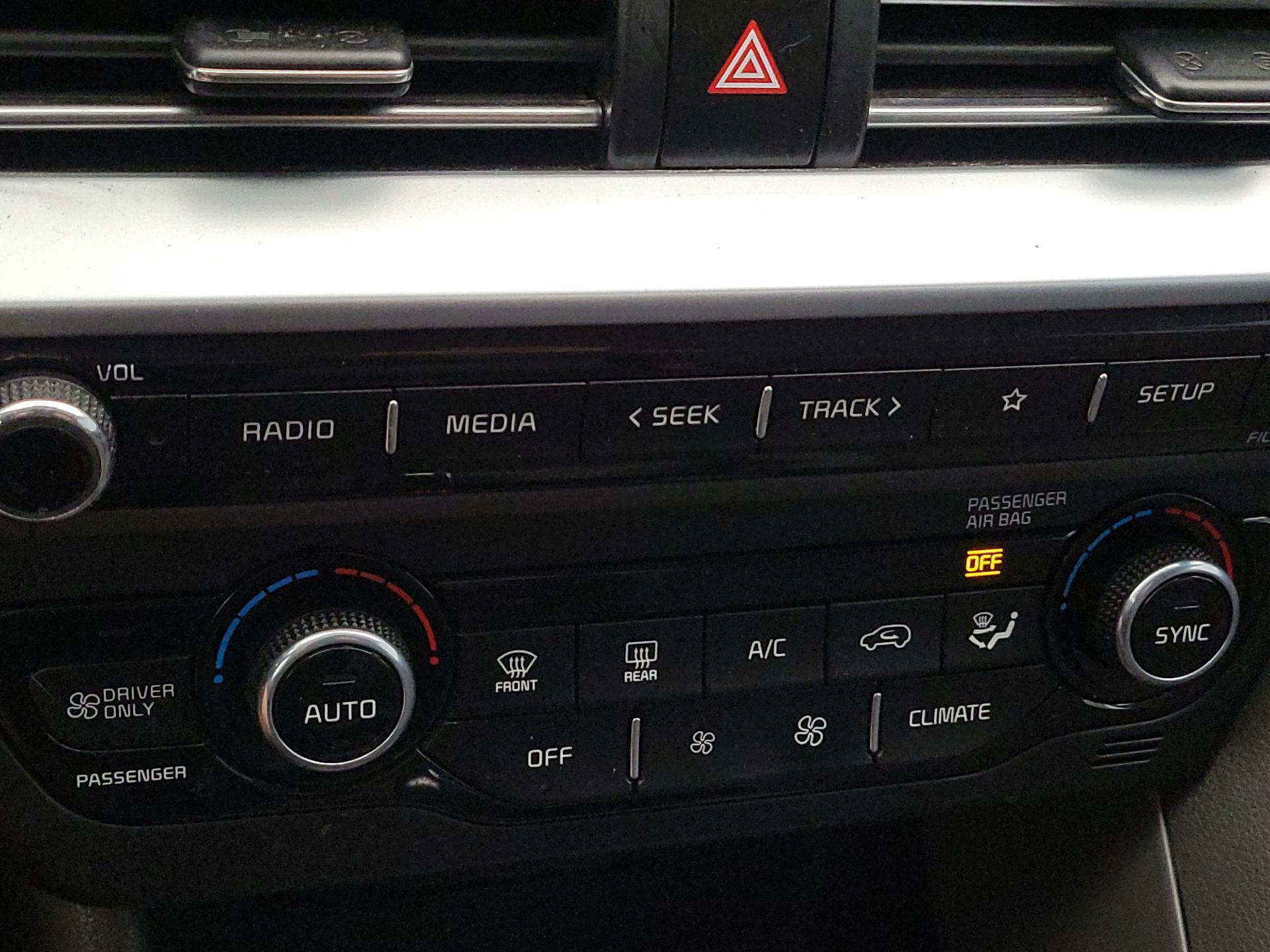 Thumbnail: 2022 Kia Niro - 16