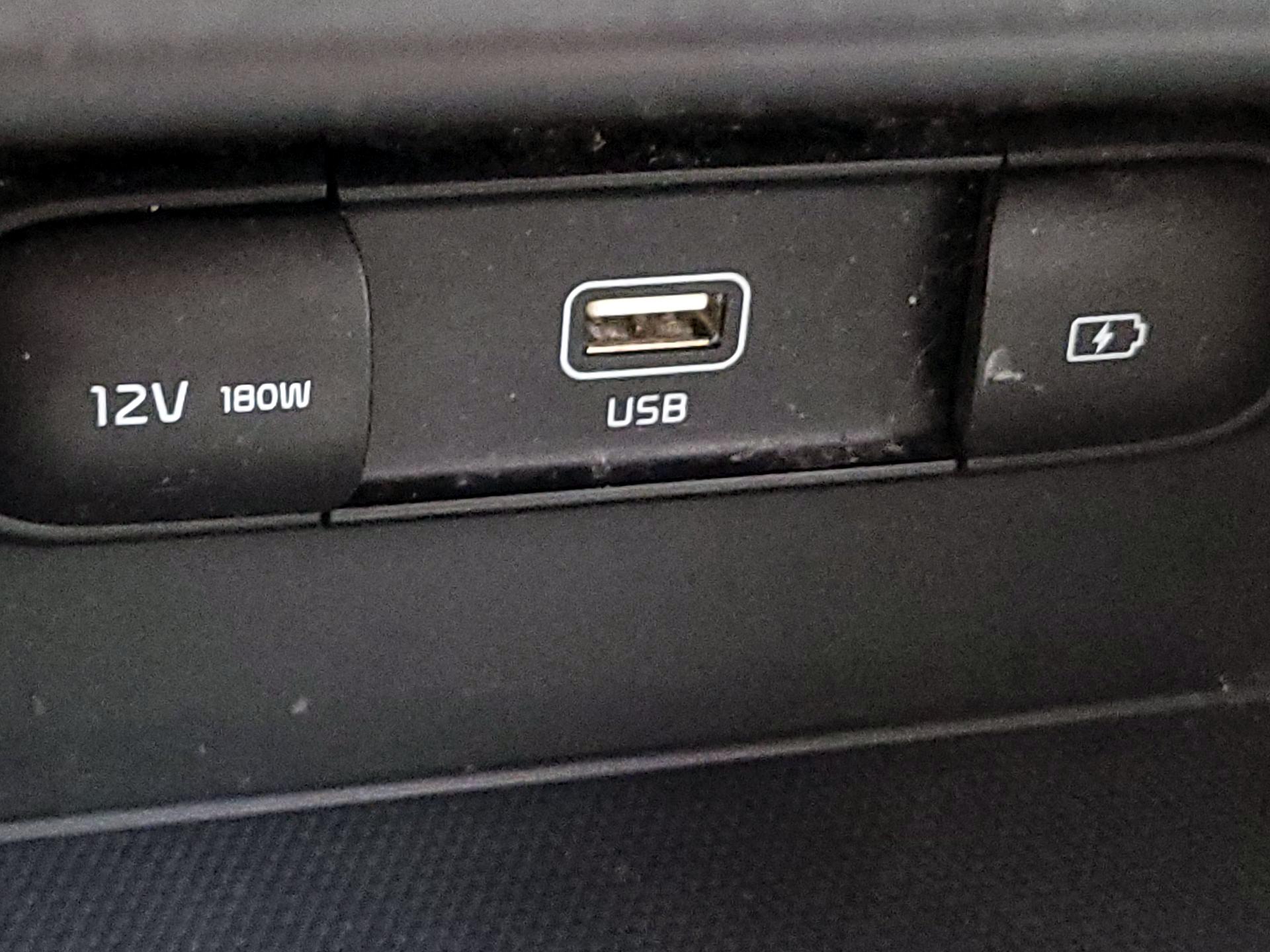 Thumbnail: 2022 Kia Niro - 18