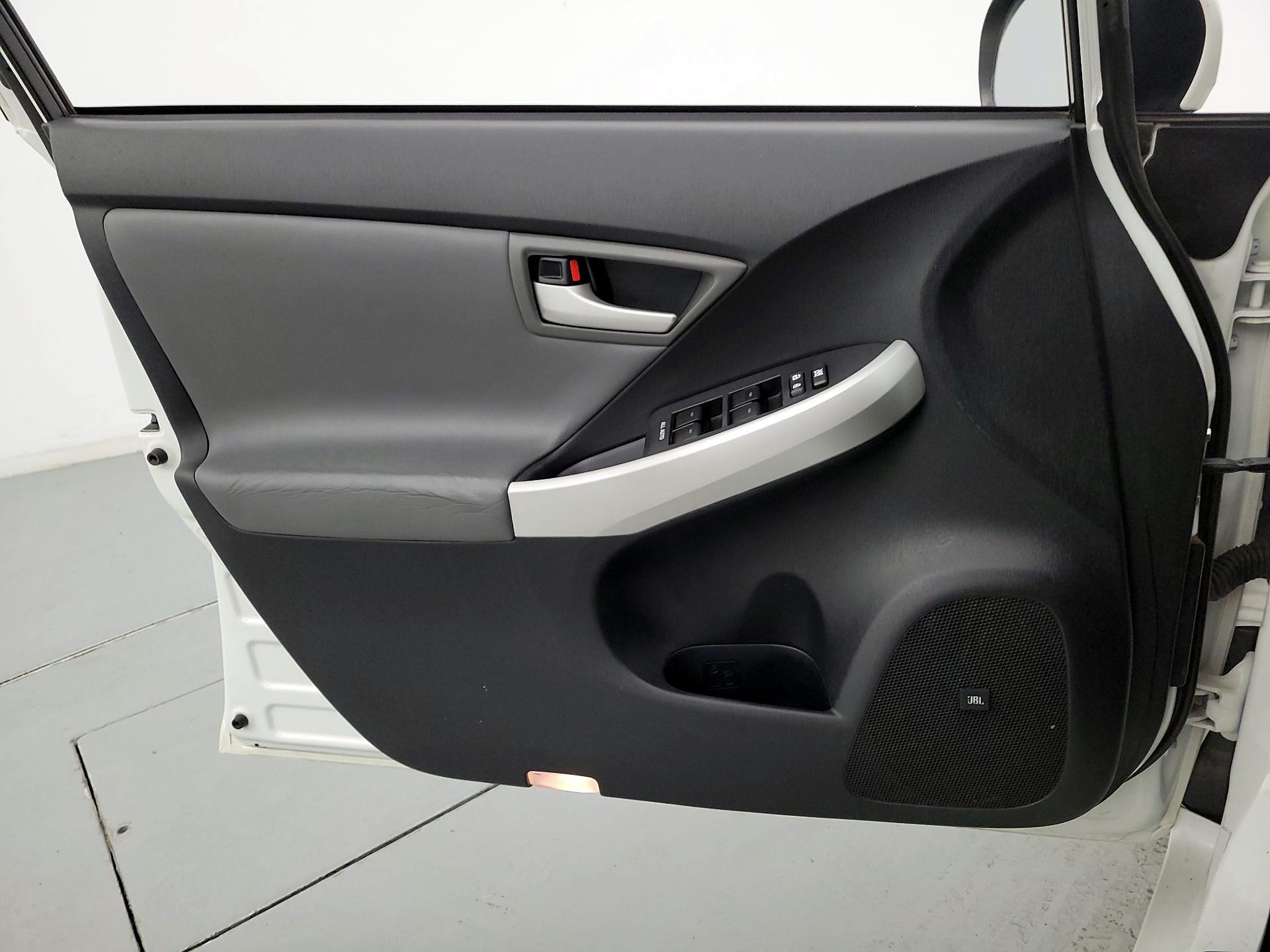 Thumbnail: 2015 Toyota Prius - 12