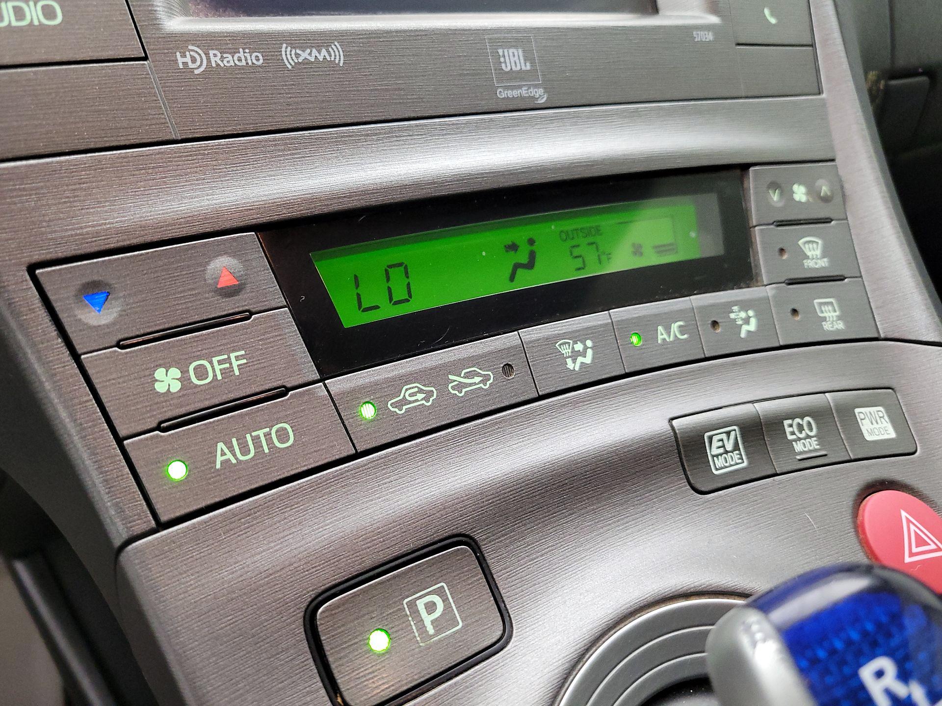 Thumbnail: 2015 Toyota Prius - 16