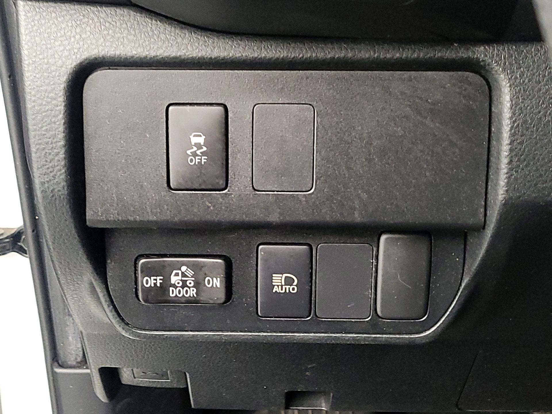 Thumbnail: 2022 Toyota Tacoma - 13