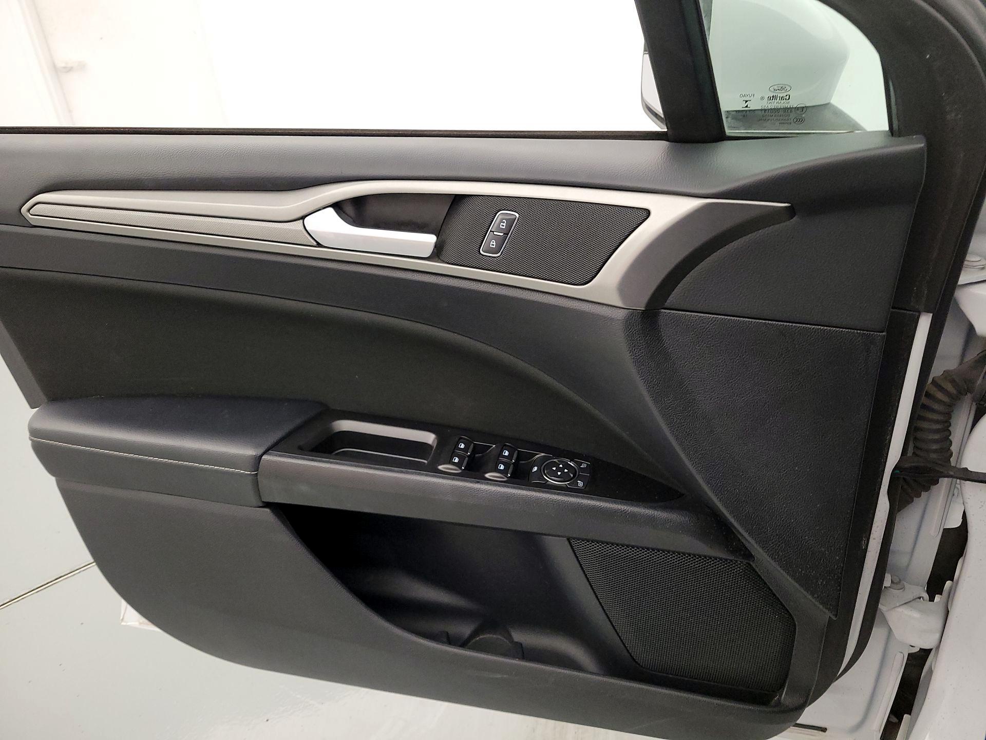 Thumbnail: 2017 Ford Fusion - 12