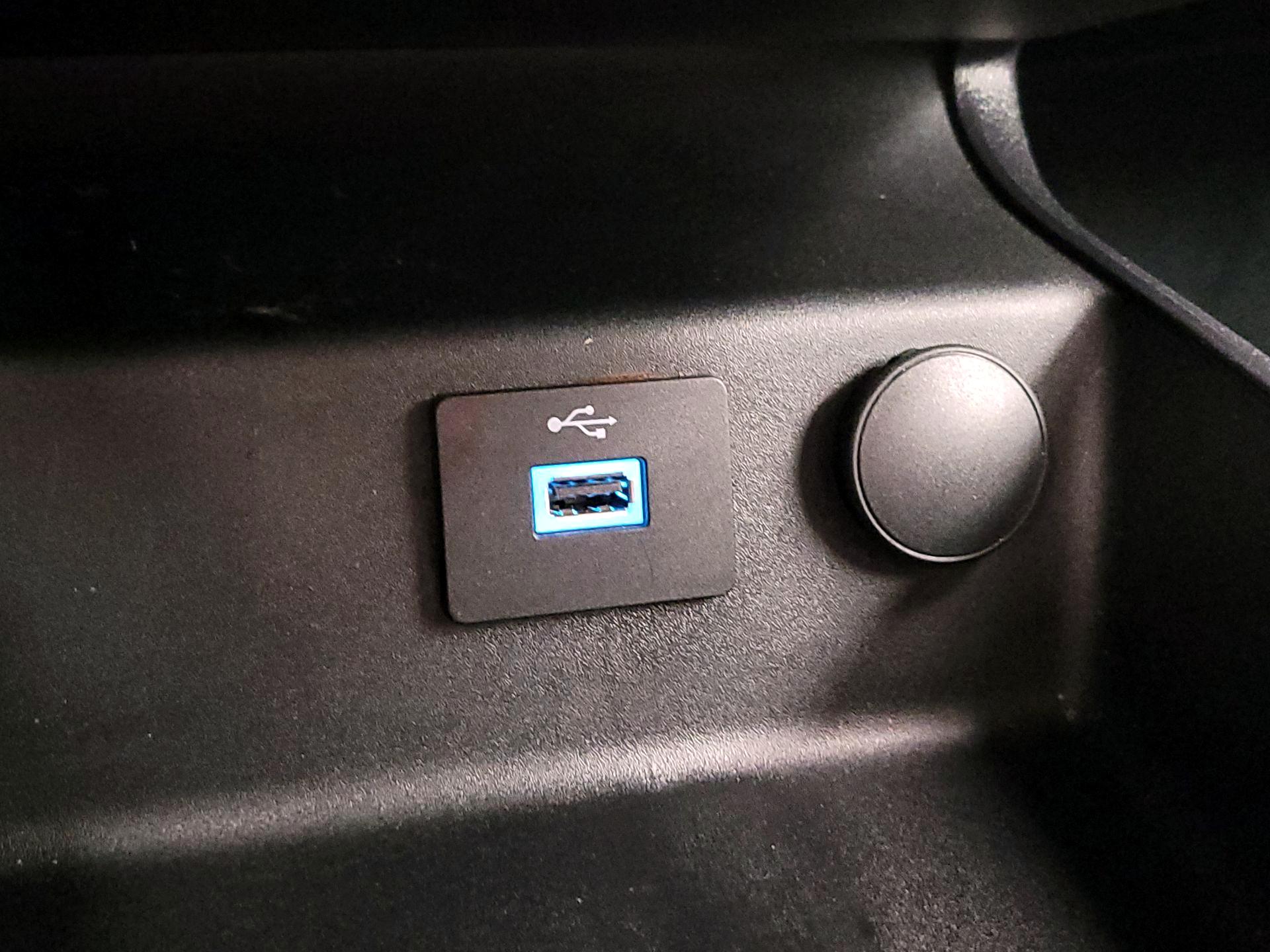 Thumbnail: 2017 Ford Fusion - 18