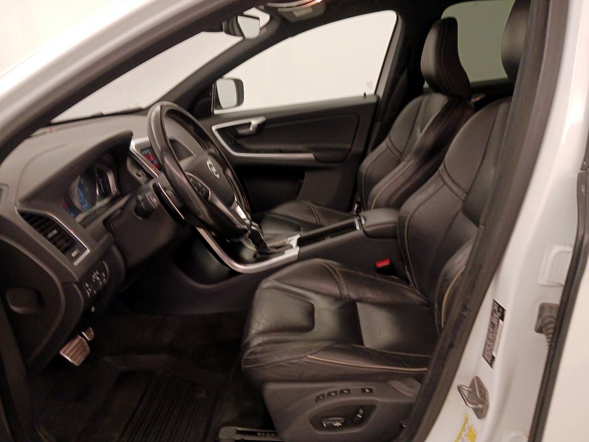 Thumbnail: 2016 Volvo XC60 - 11