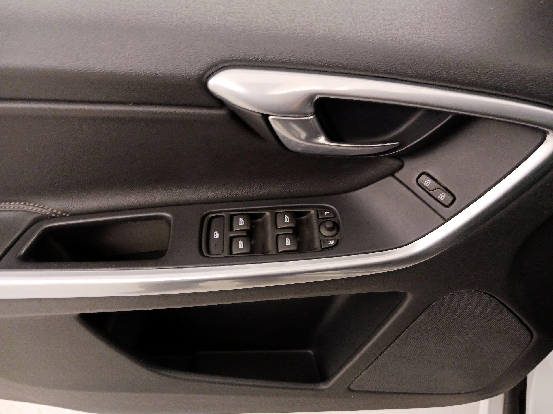 Thumbnail: 2016 Volvo XC60 - 12