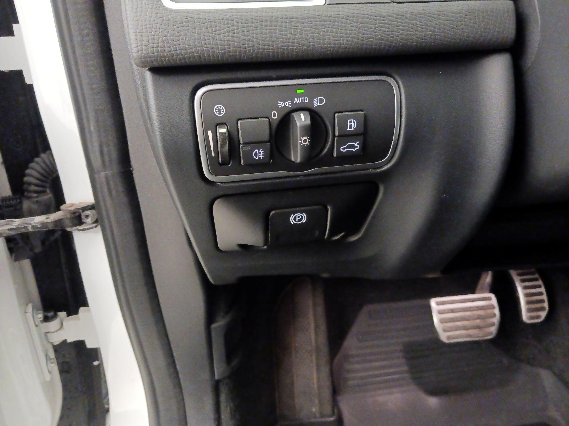 Thumbnail: 2016 Volvo XC60 - 13