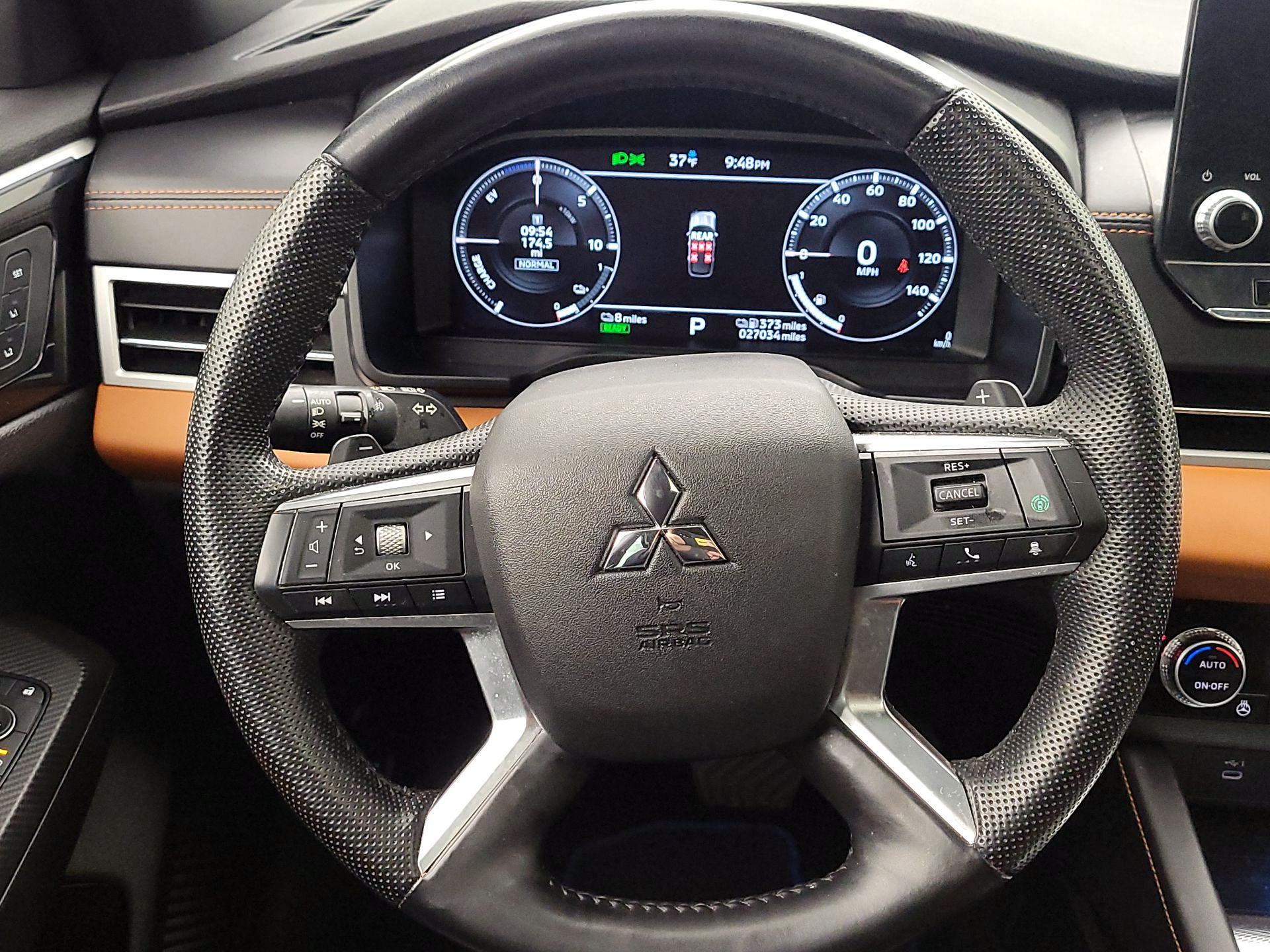 Thumbnail: 2023 Mitsubishi Outlander - 10