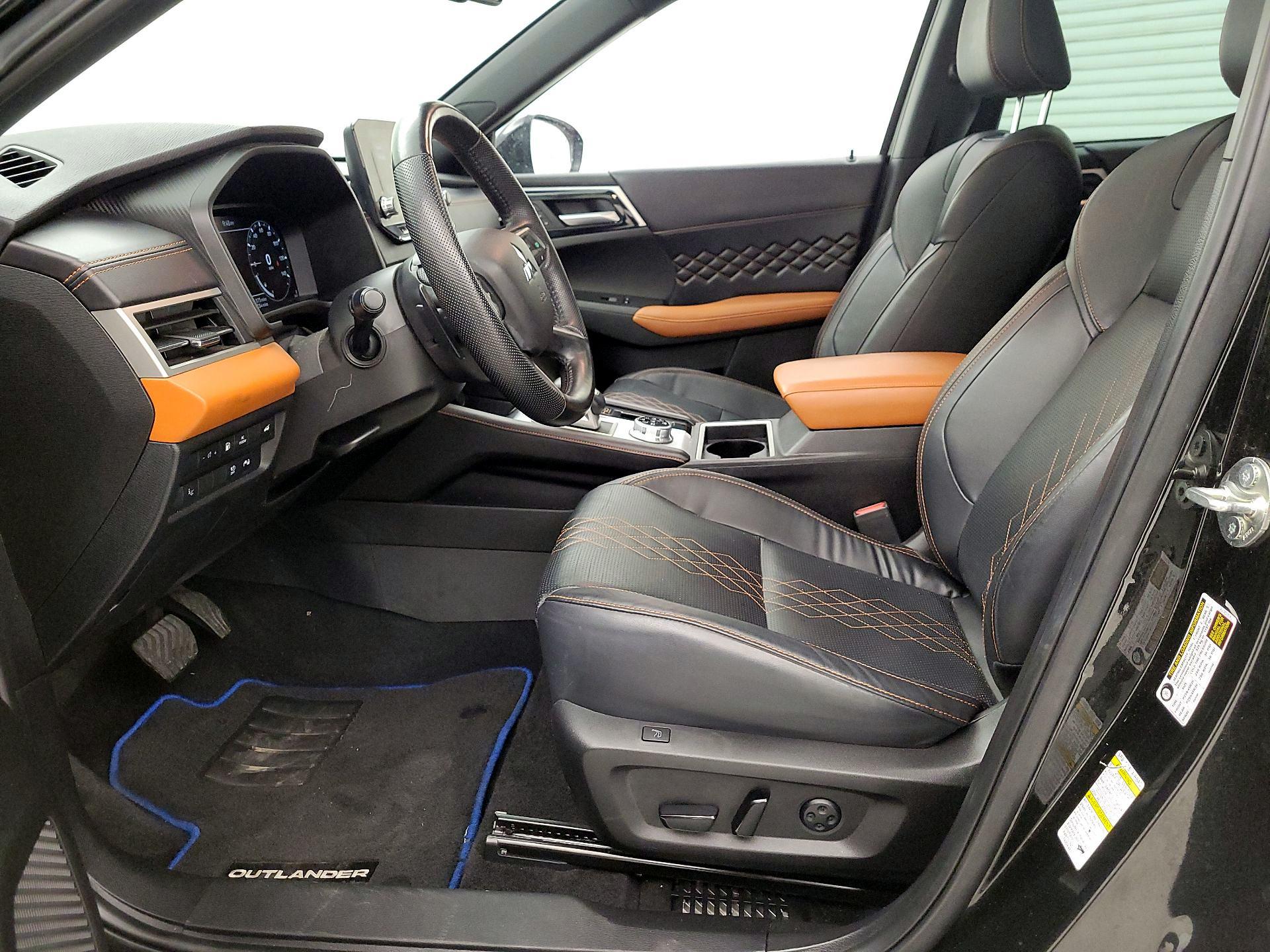 Thumbnail: 2023 Mitsubishi Outlander - 11