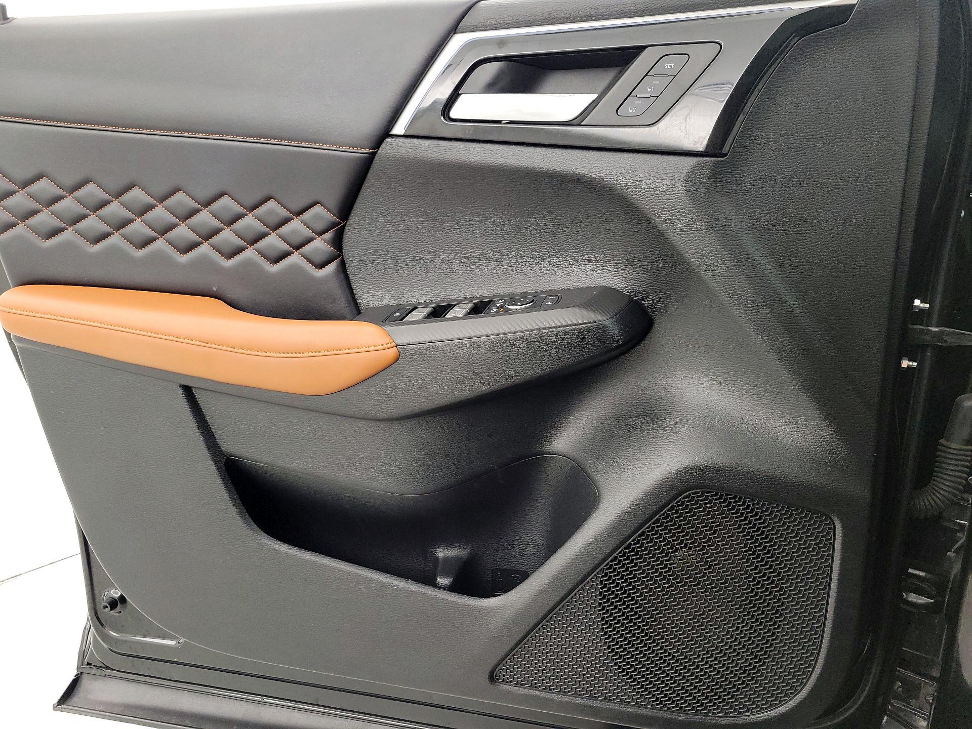 Thumbnail: 2023 Mitsubishi Outlander - 12