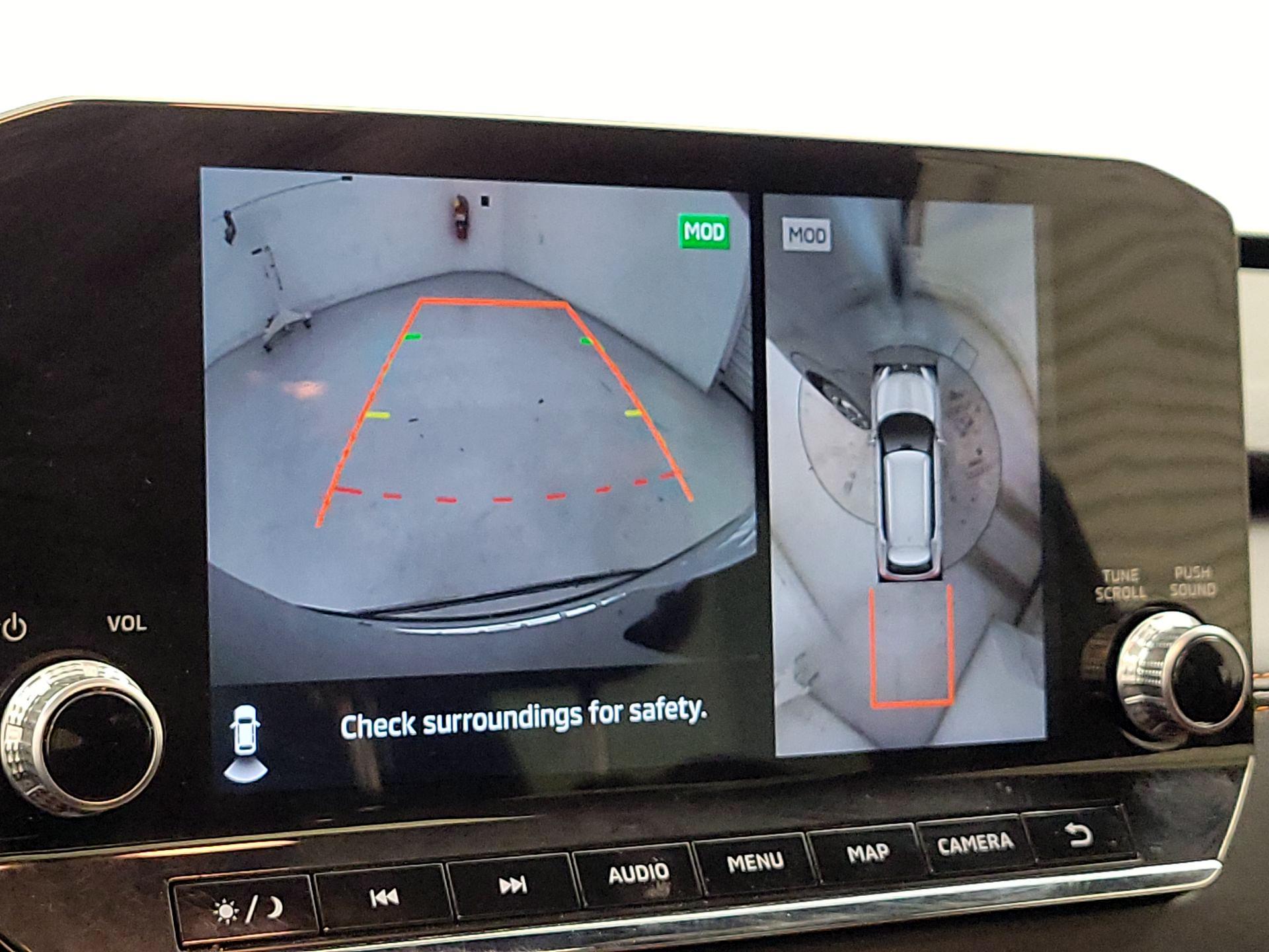 Thumbnail: 2023 Mitsubishi Outlander - 14