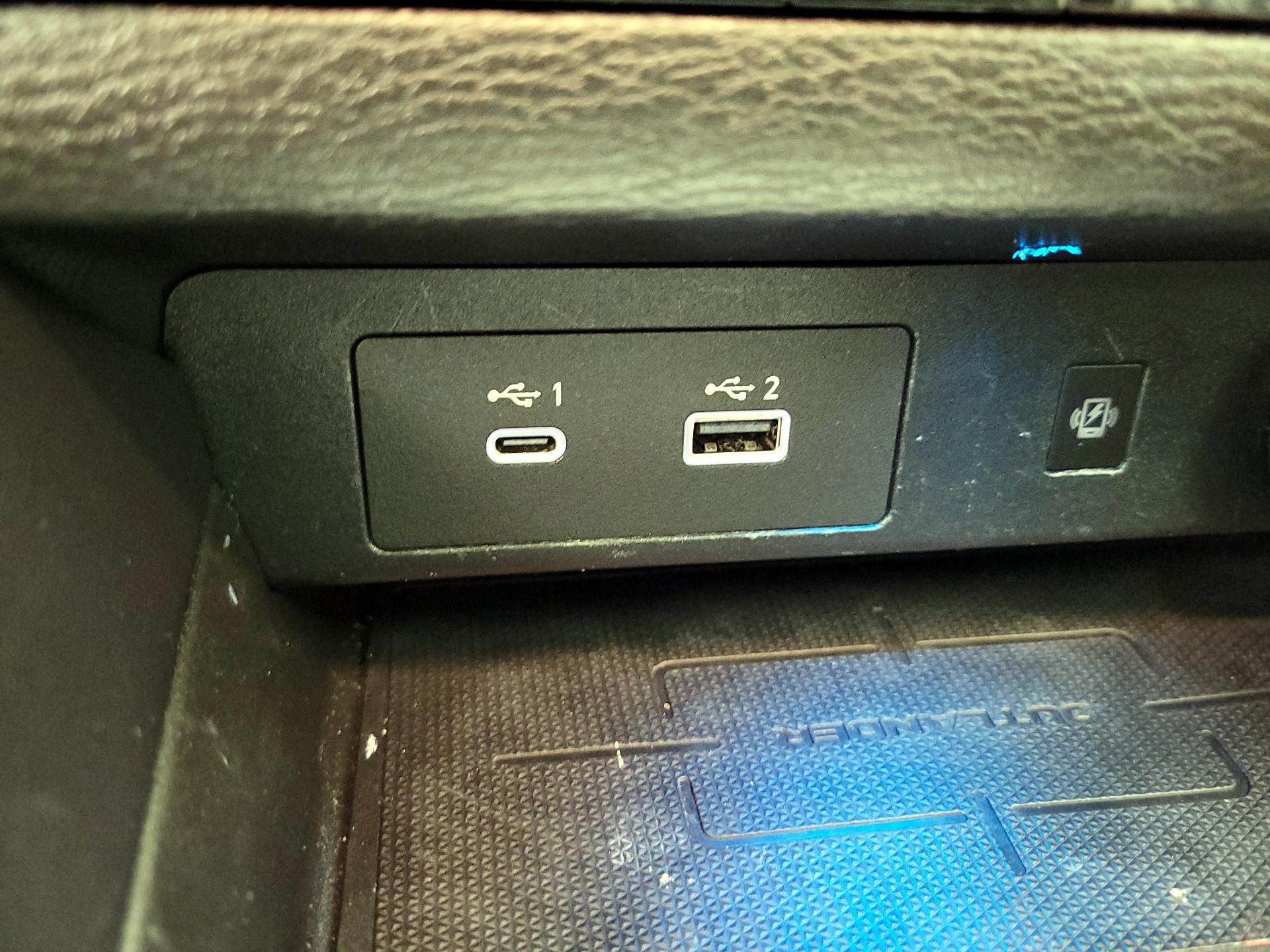 Thumbnail: 2023 Mitsubishi Outlander - 18