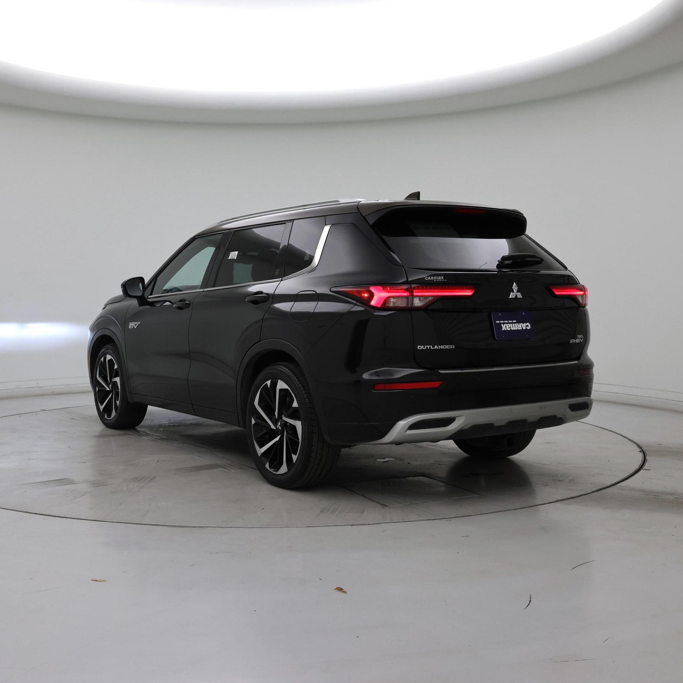 Thumbnail: 2023 Mitsubishi Outlander - 2