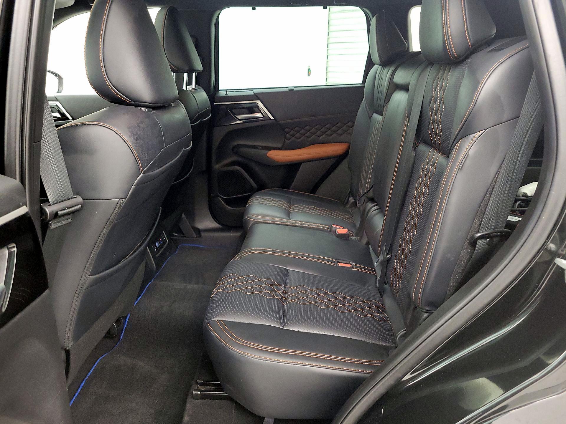 Thumbnail: 2023 Mitsubishi Outlander - 20