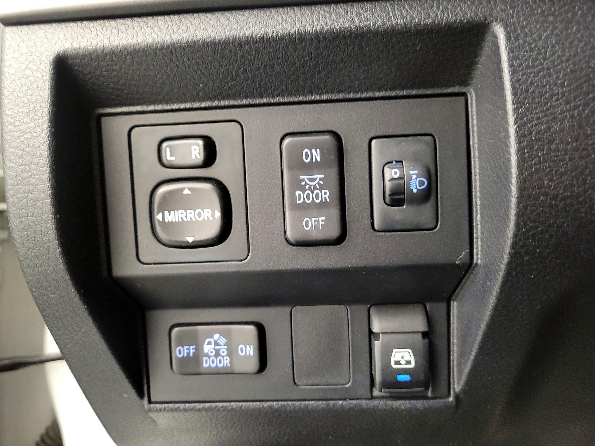 Thumbnail: 2017 Toyota Tundra - 13